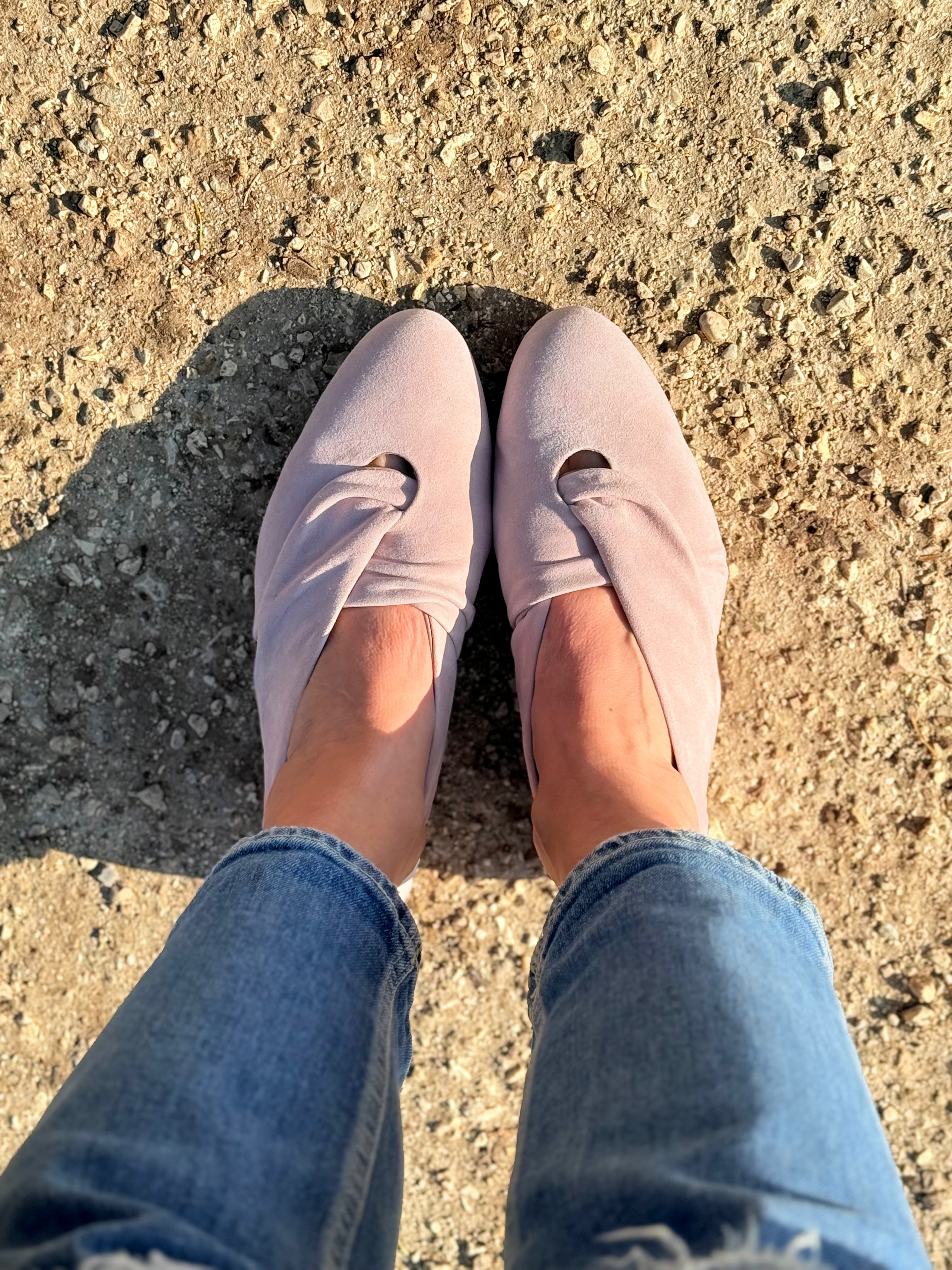 Image of Glenda Rose scarpina bassa in camoscio rosa tacco 1 artigianale toscana