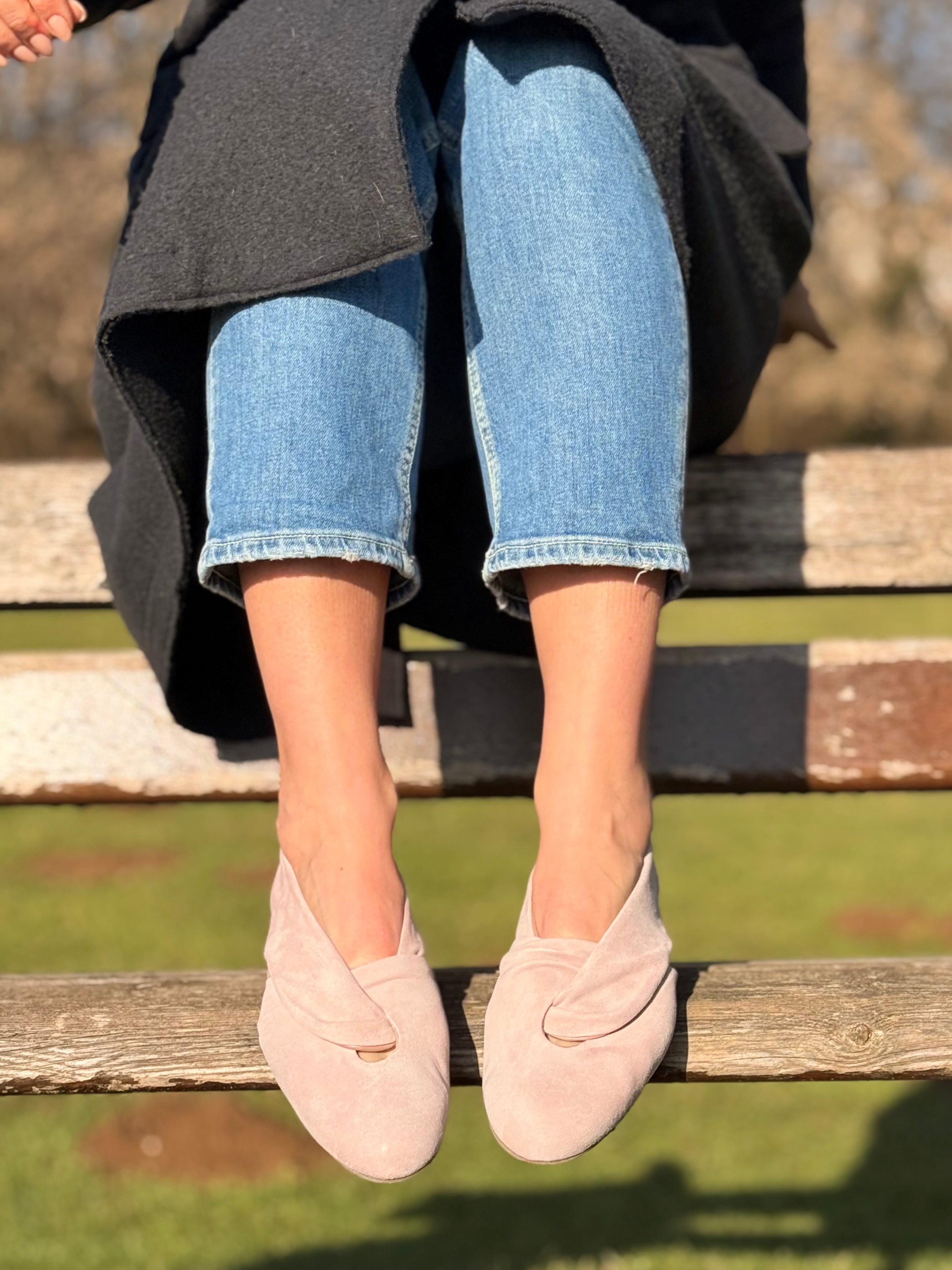 Image of Glenda Rose scarpina bassa in camoscio rosa tacco 1 artigianale toscana