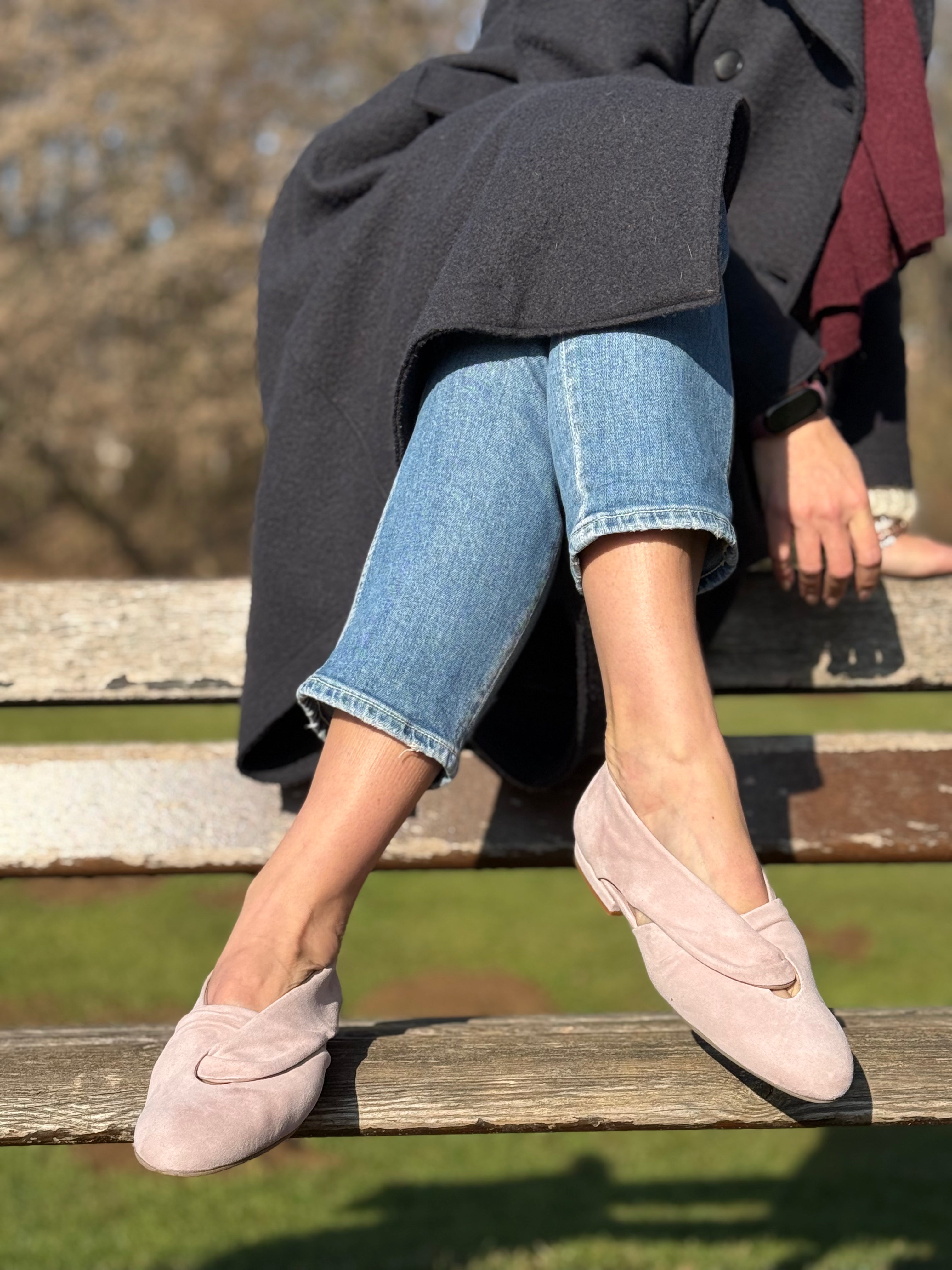 Image of Glenda Rose scarpina bassa in camoscio rosa tacco 1 artigianale toscana