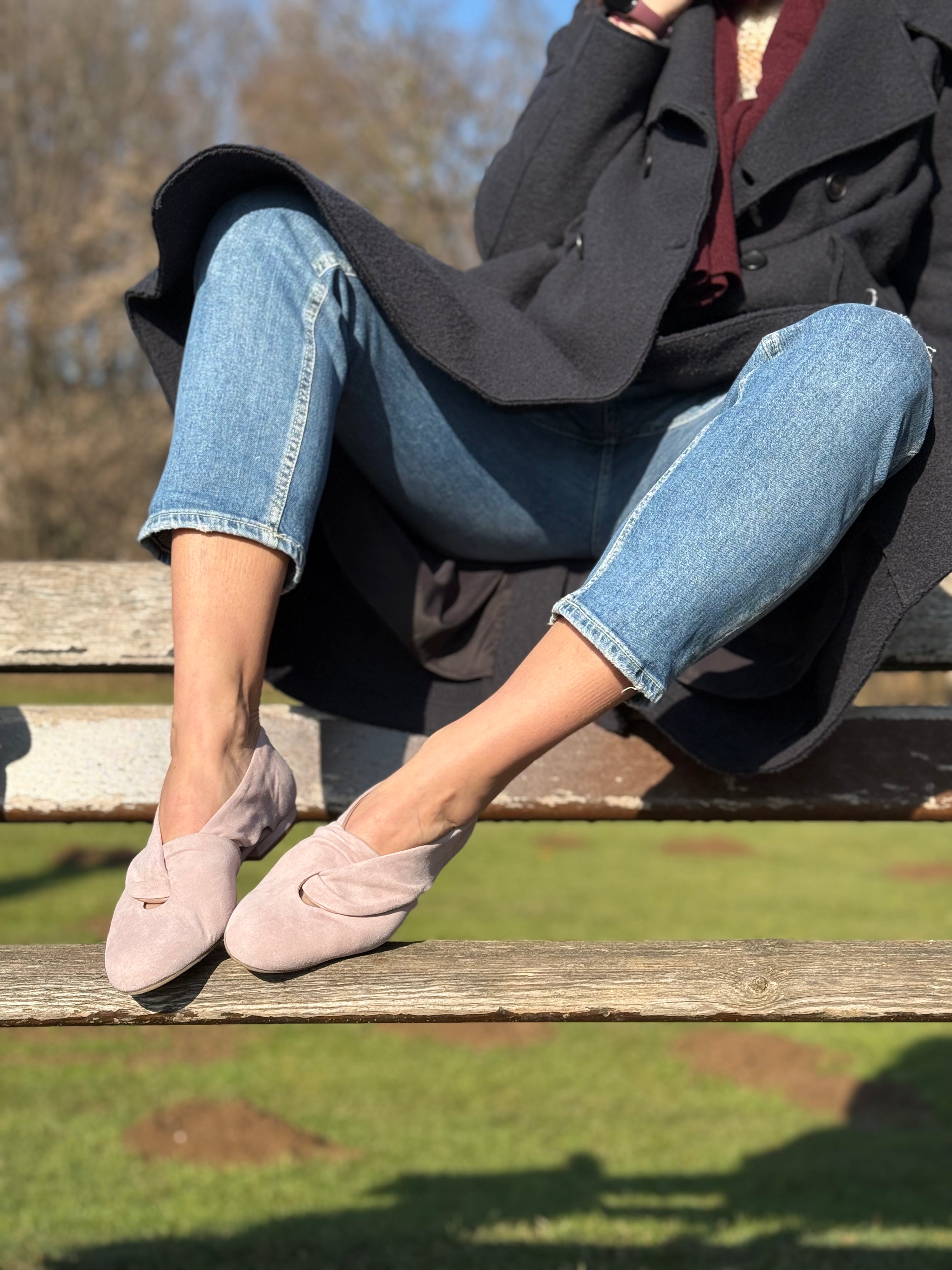 Image of Glenda Rose scarpina bassa in camoscio rosa tacco 1 artigianale toscana