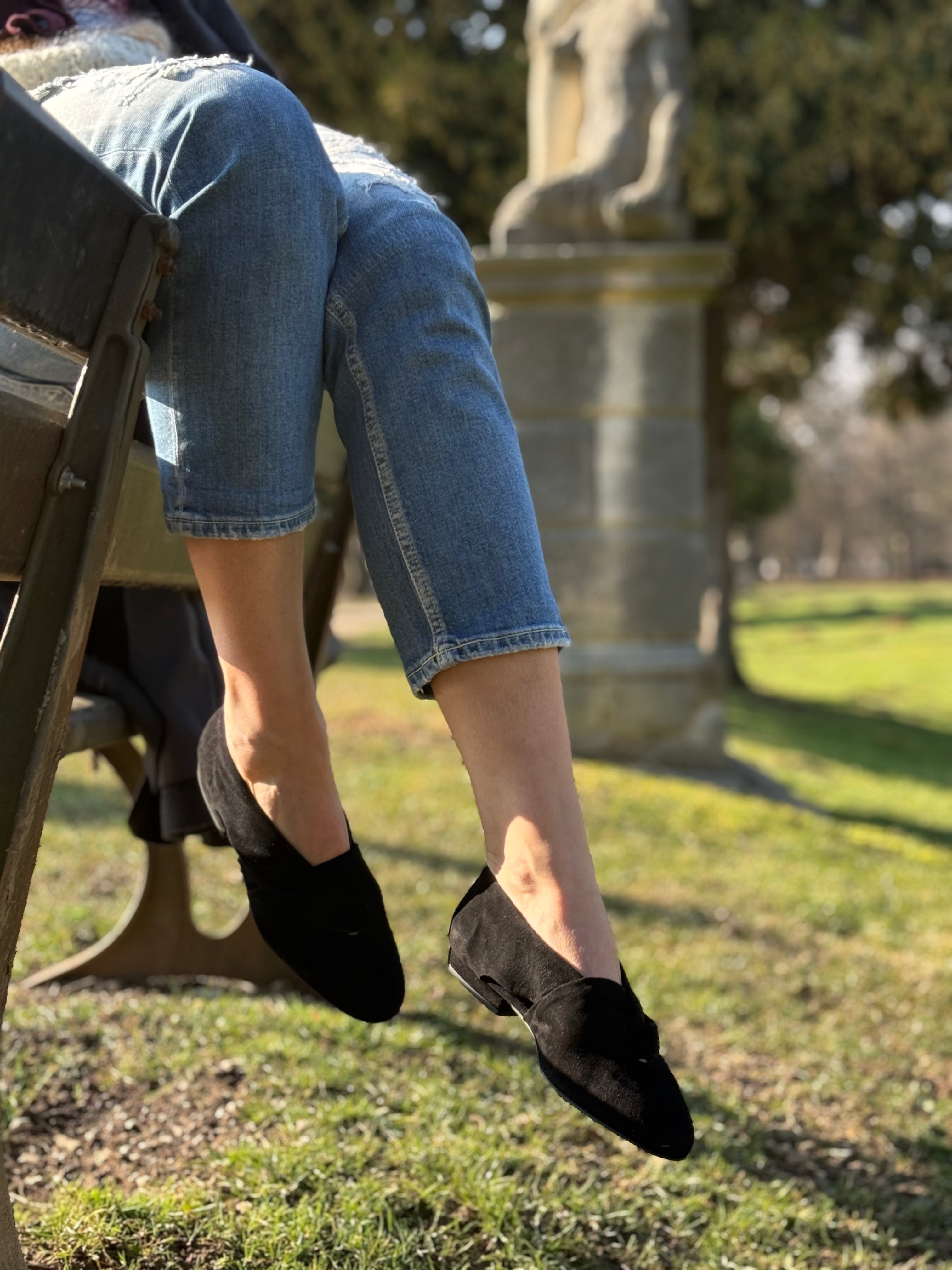 Image of Glenda Black scarpina bassa in camoscio nero tacco 1 artigianale toscana