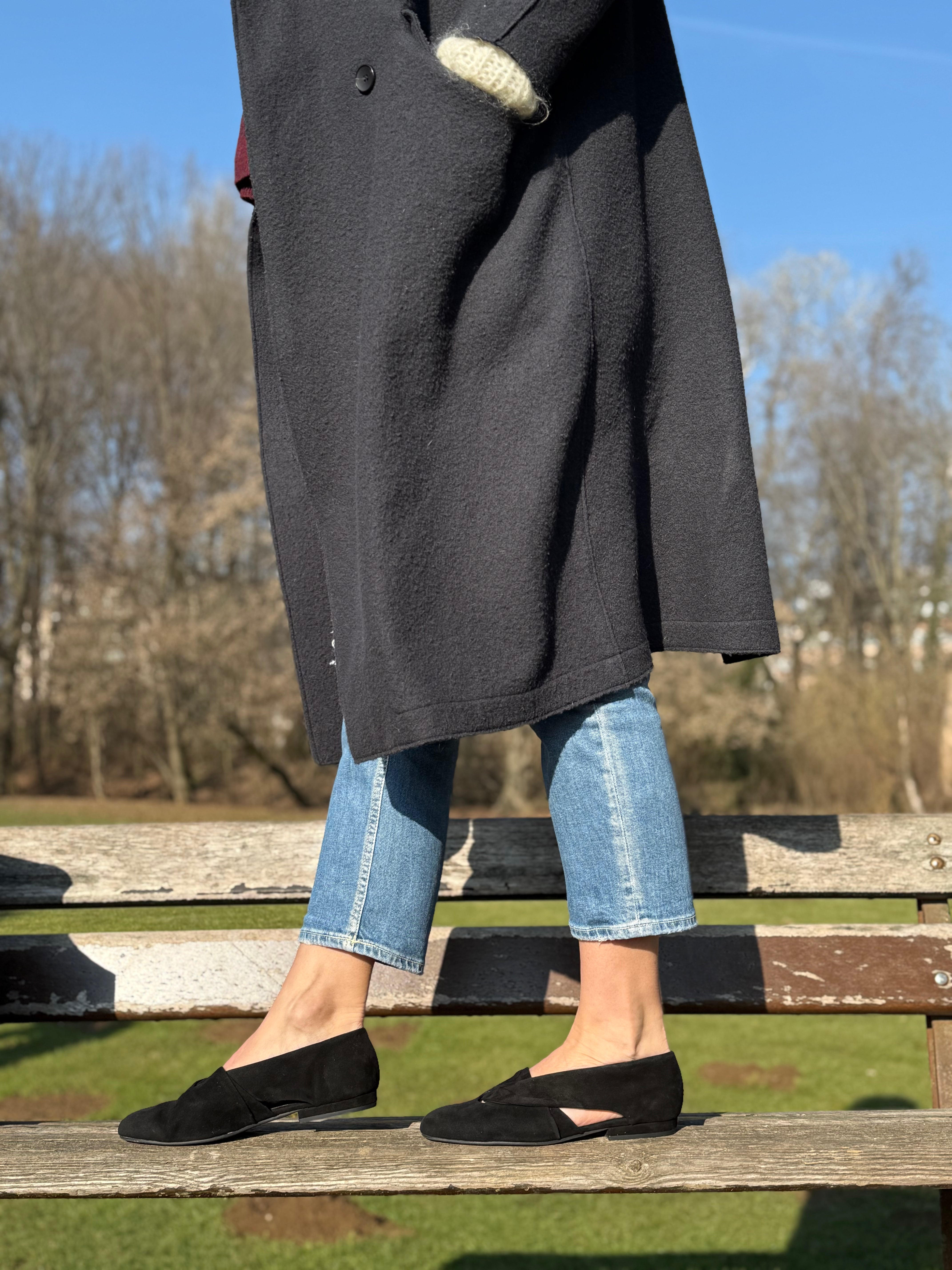 Image of Glenda Black scarpina bassa in camoscio nero tacco 1 artigianale toscana