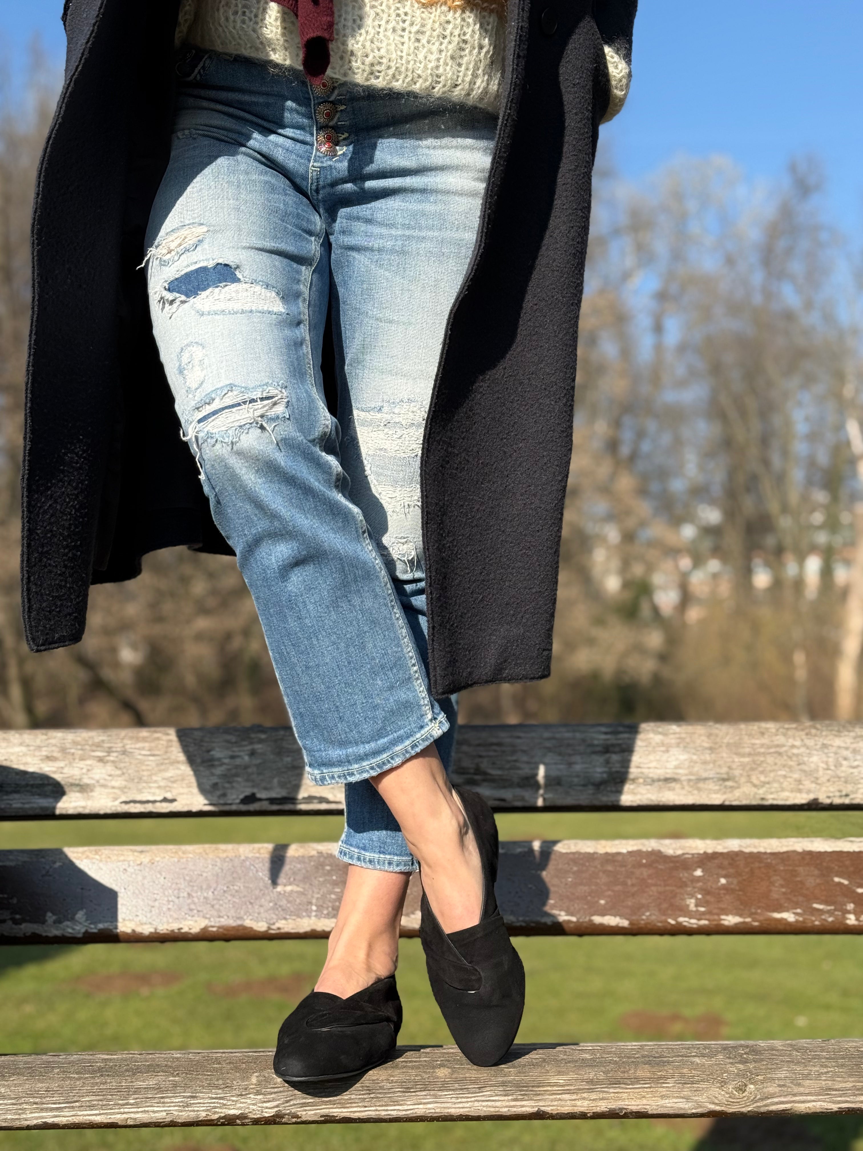 Image of Glenda Black scarpina bassa in camoscio nero tacco 1 artigianale toscana