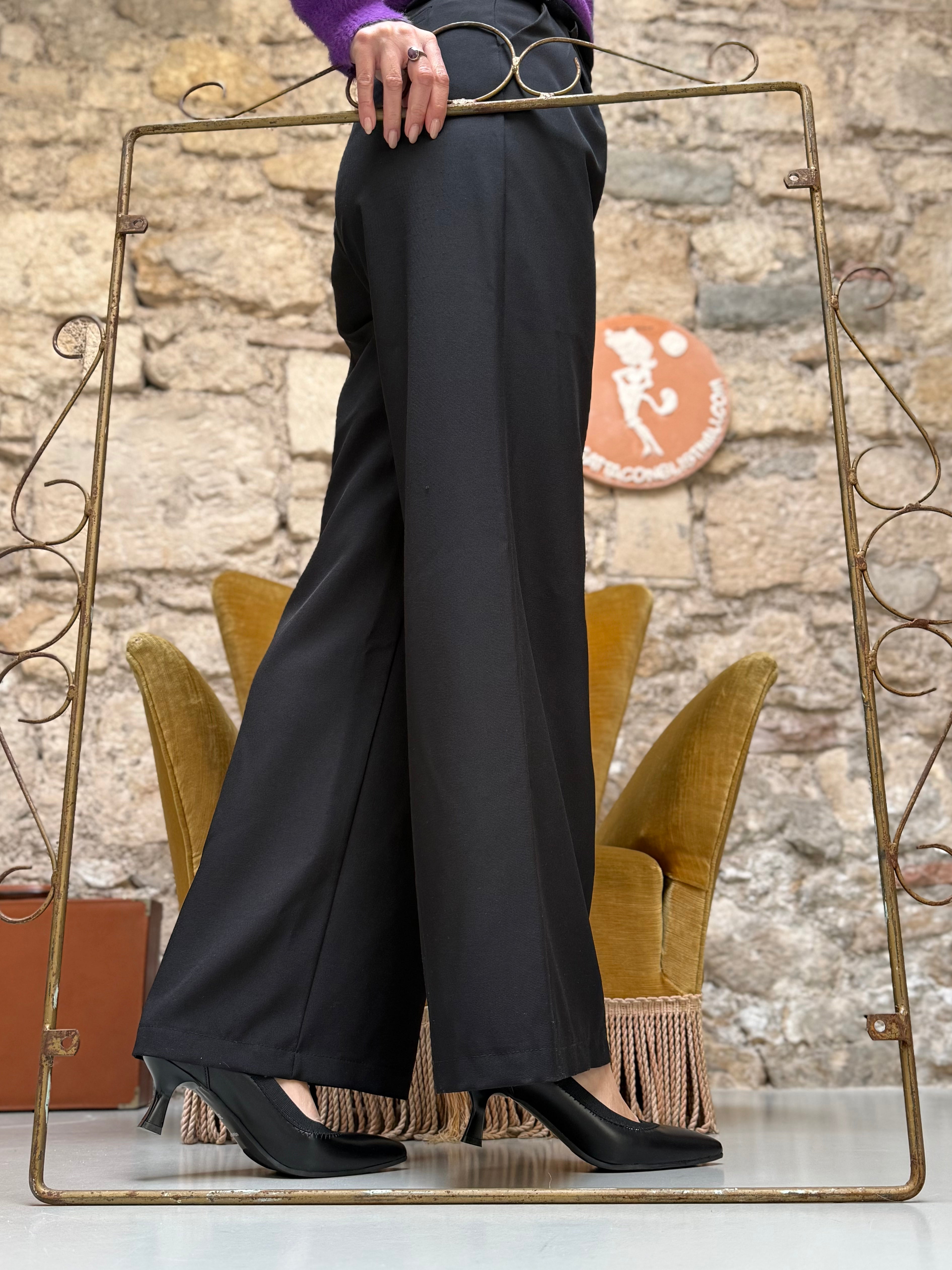 Image of Fujy Black decollete' in nappa nera con elastico tacco 5 artigianale marchigiana