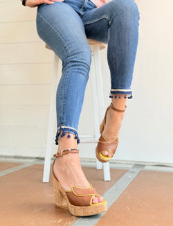 Image of Baucco hazel sandalo in pelle marrone e senape con plateau e tacco 10,5 cm artigianale pugliese