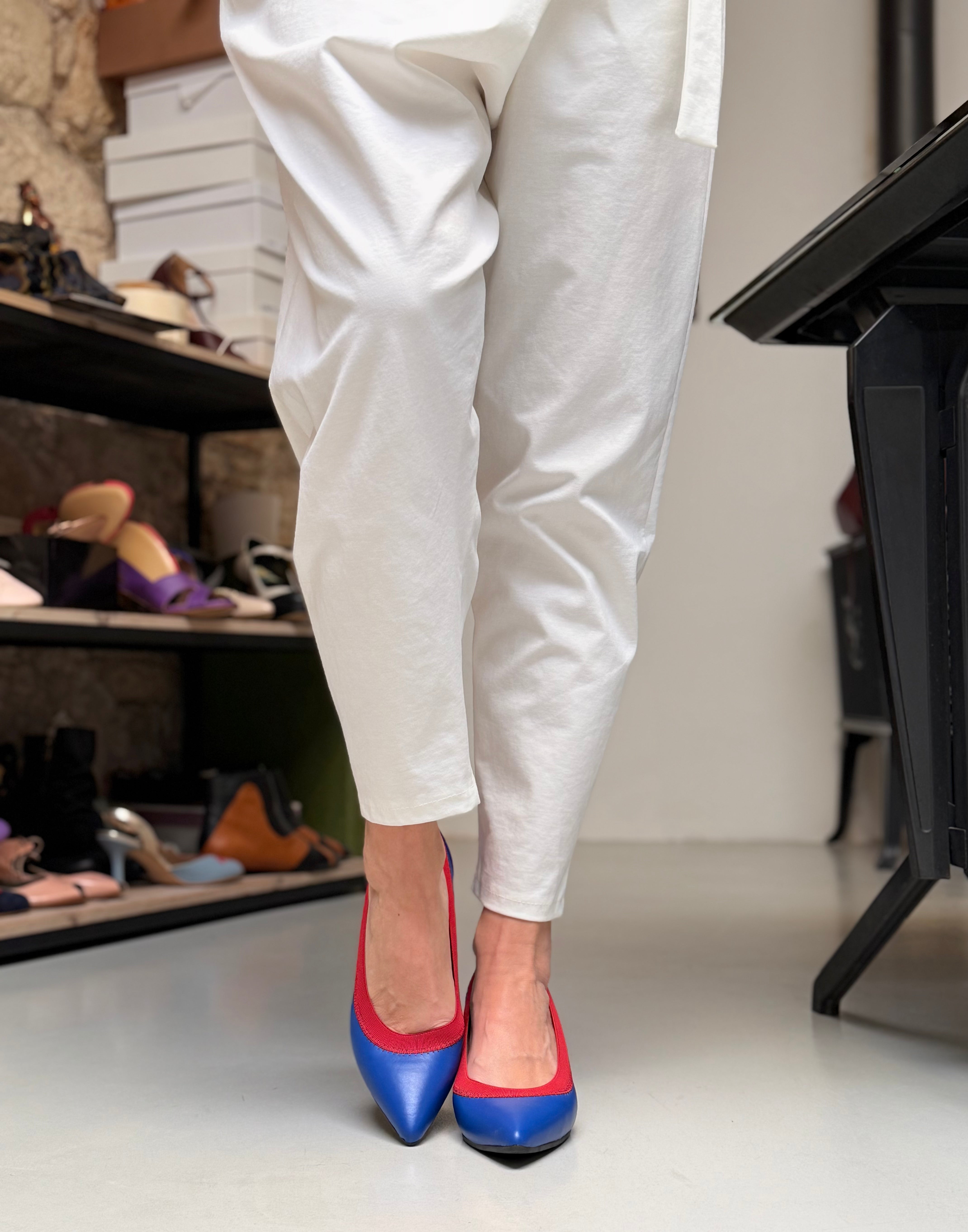 Image of Fujy Bluette decollete' in nappa blu con elastico rosso tacco 5 artigianale marchigiana