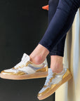 City Gold sneaker in tela e pelle color oro e bianco stile anni 70