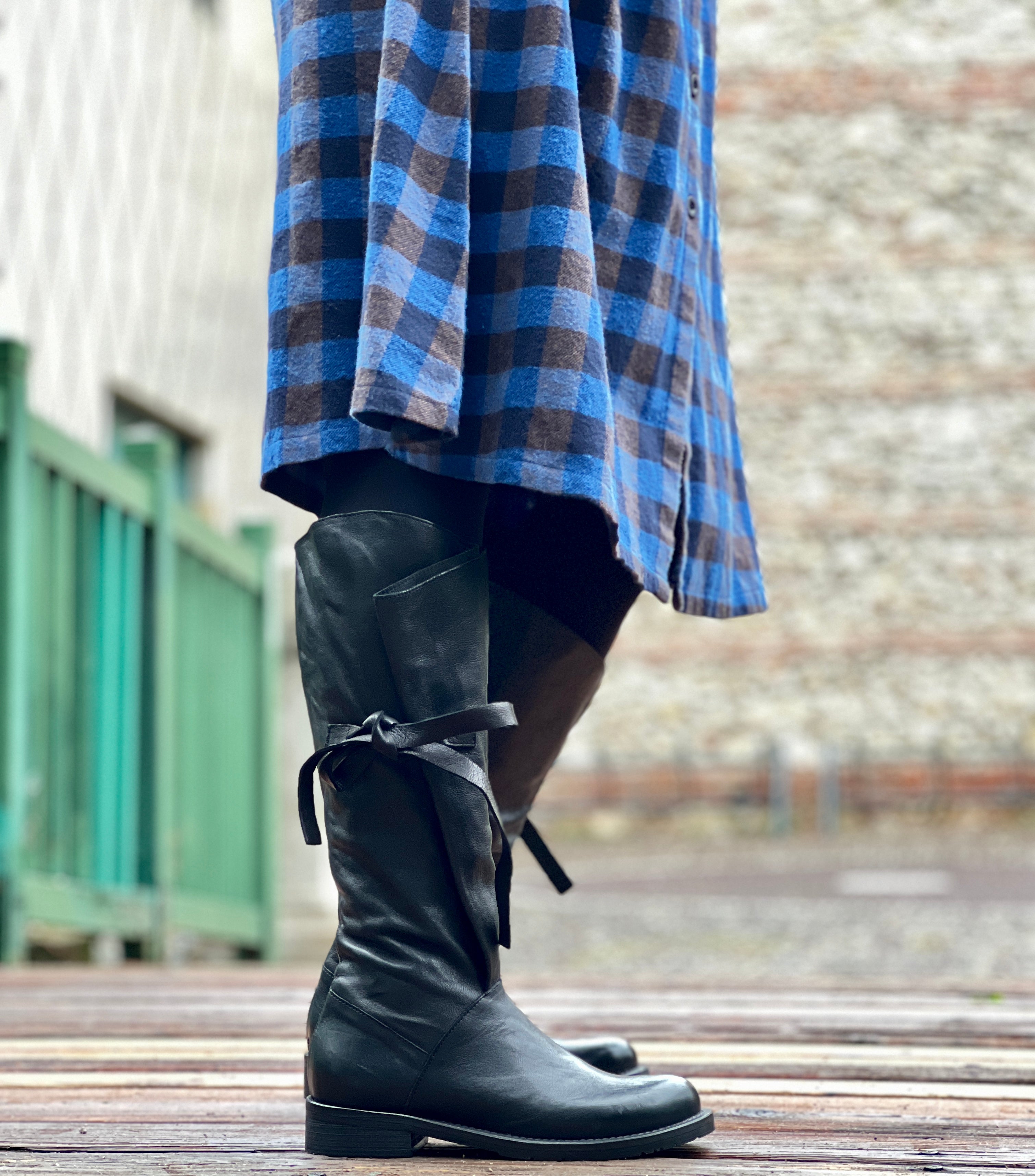 Image of Berlino Black stivale nero con gambale regolabile in pelle artigianale marchigiano