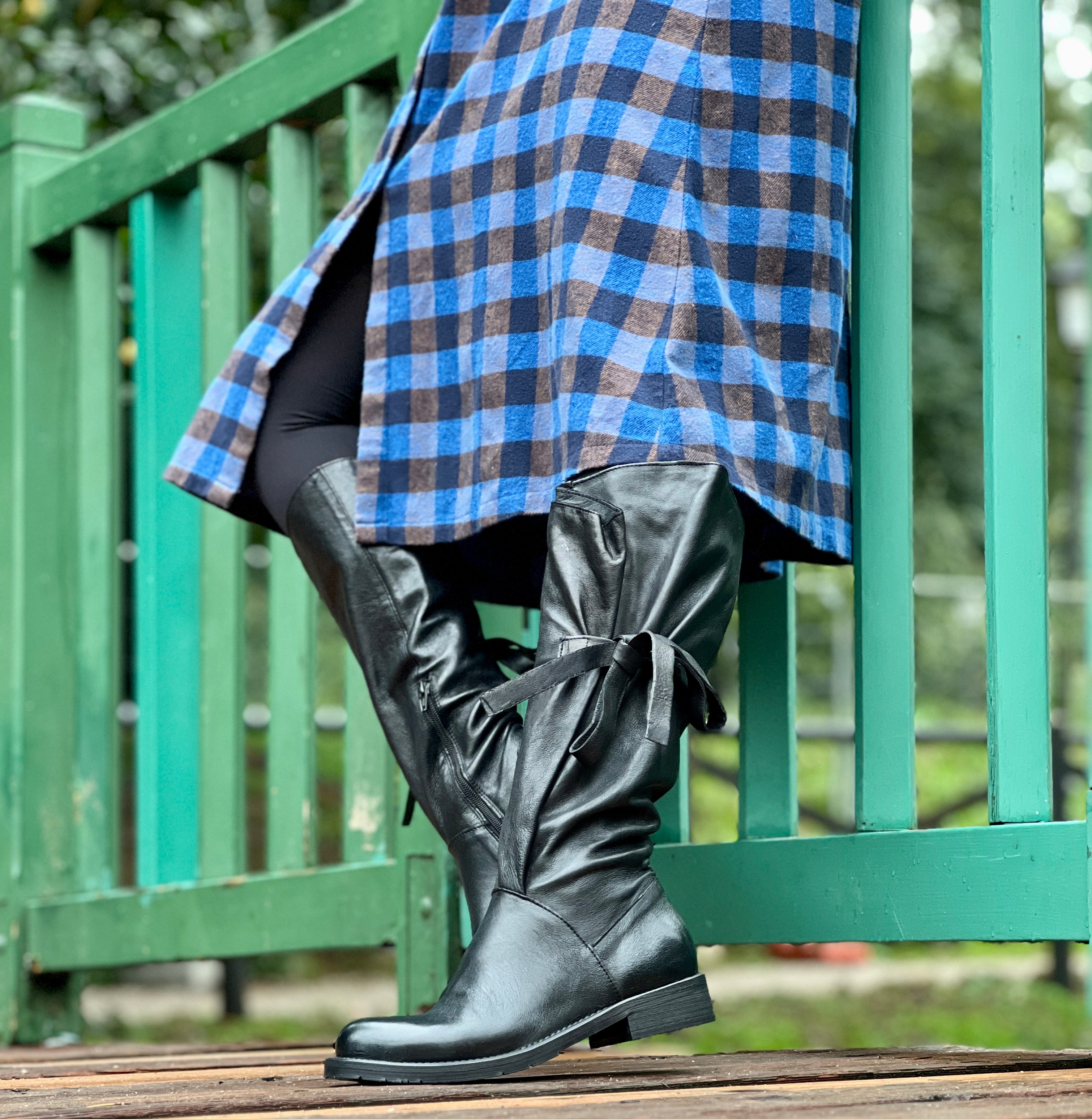 Image of Berlino Black stivale nero con gambale regolabile in pelle artigianale marchigiano