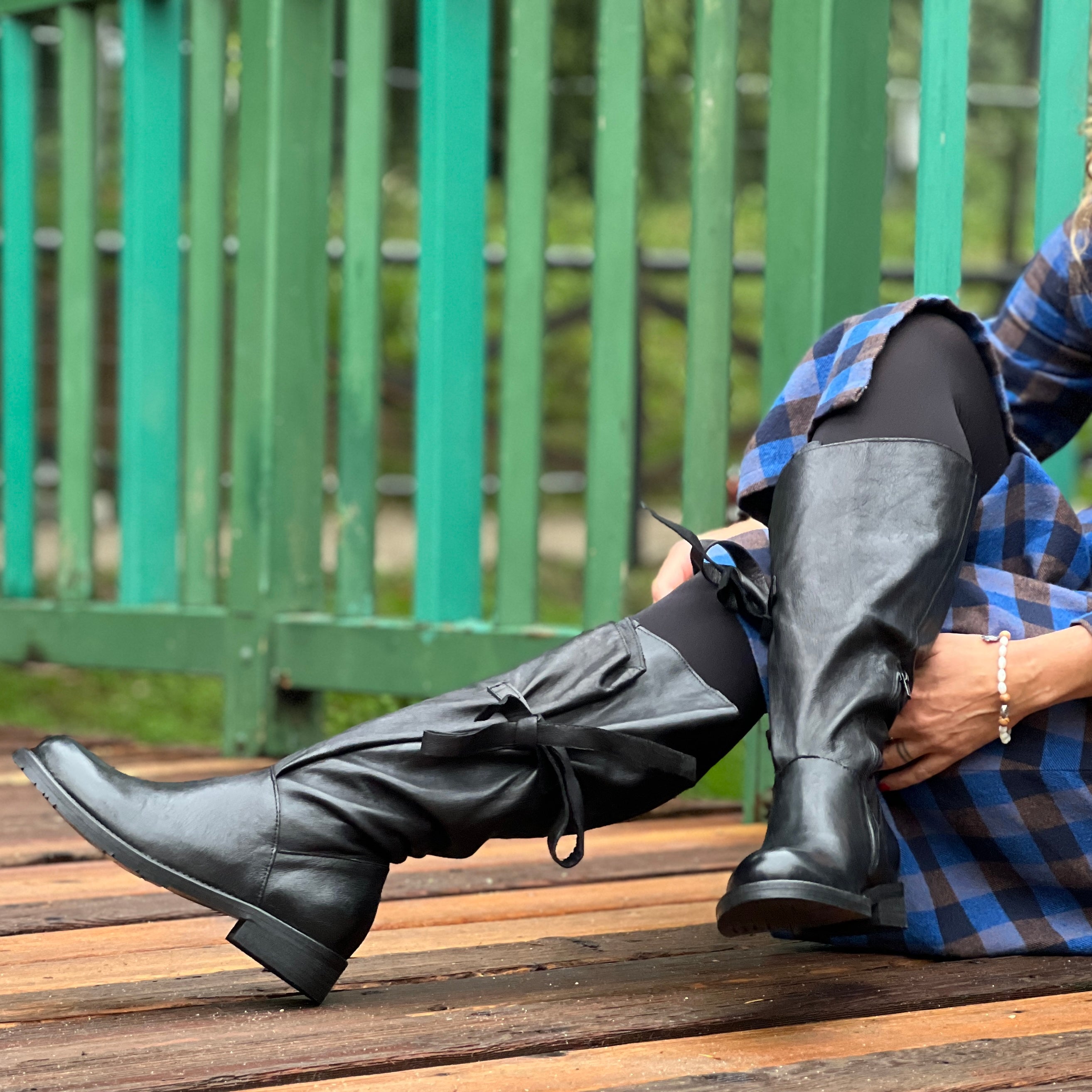 Image of Berlino Black stivale nero con gambale regolabile in pelle artigianale marchigiano