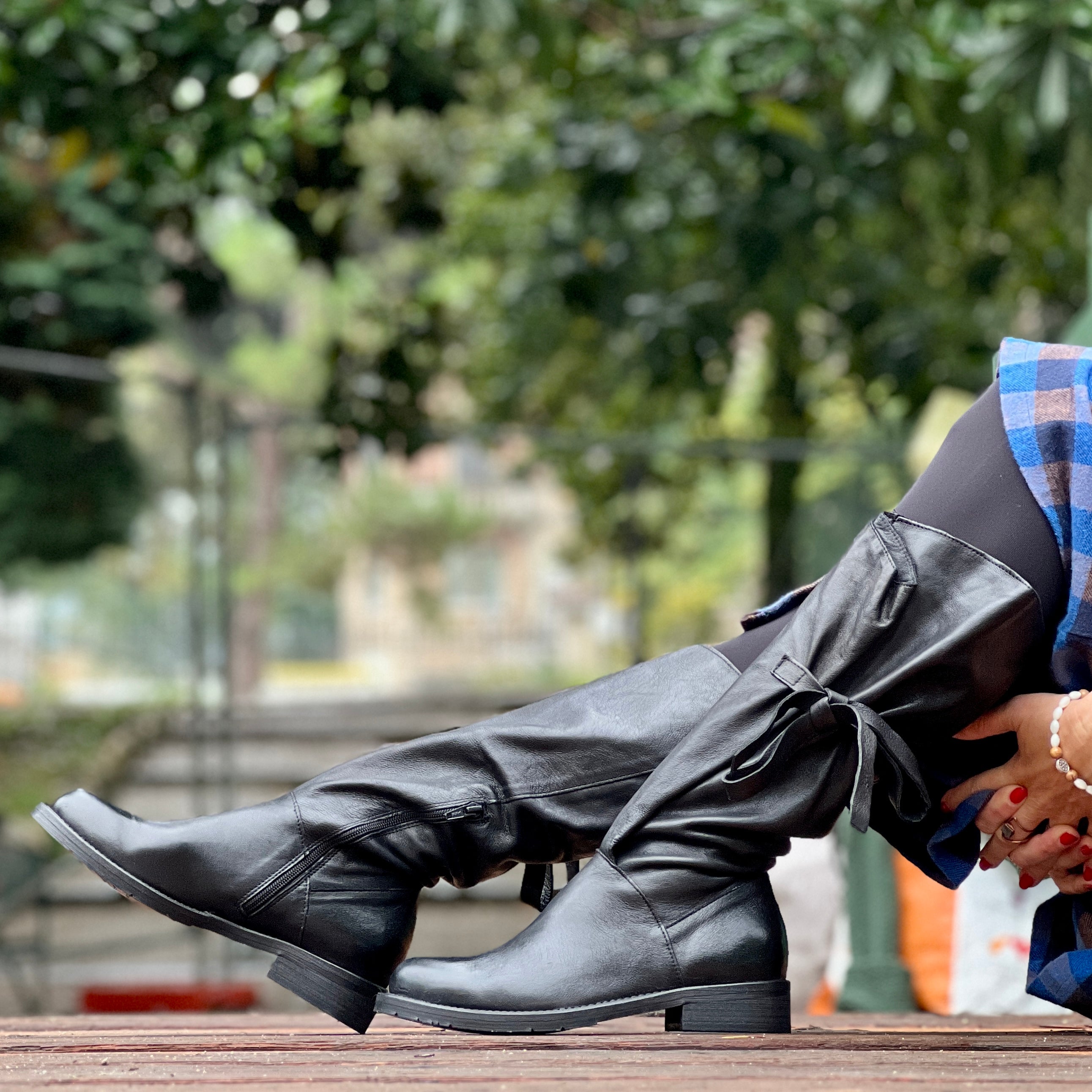 Image of Berlino Black stivale nero con gambale regolabile in pelle artigianale marchigiano