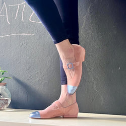 Image of Ruby Pink ballerina in camoscio rosa con fibbia e puntale tacco 1.5 cm artigianale