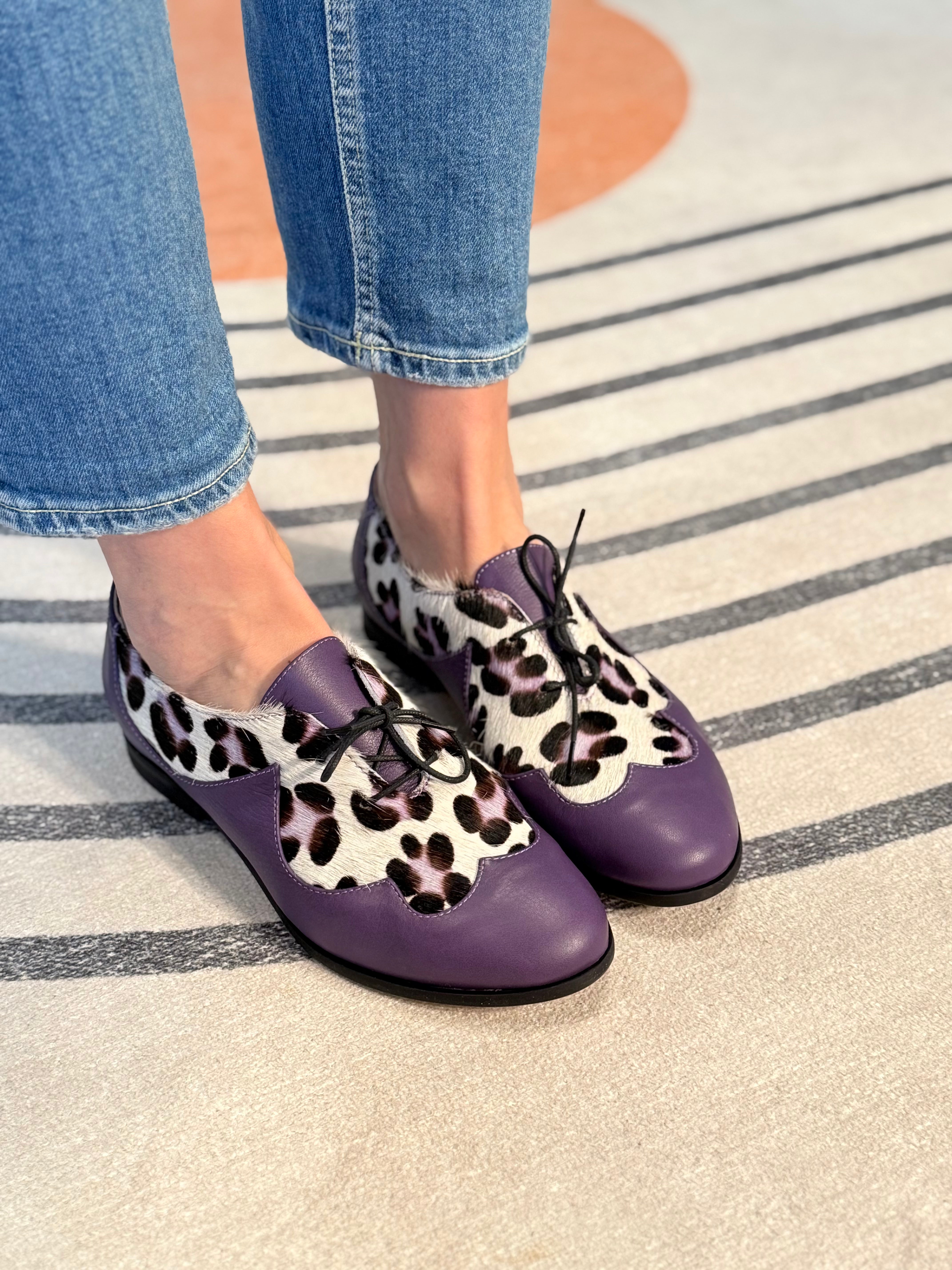 Image of Juno Pony Uva scarpina bassa in nappa viola e cavallino rialzo interno 3,5cm artigianale marchigiana