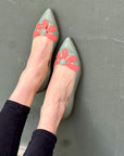 Chamo Mint ballerina sfilata in nappa color menta con fiore stile anni 60 tacco 1 cm. artigianale