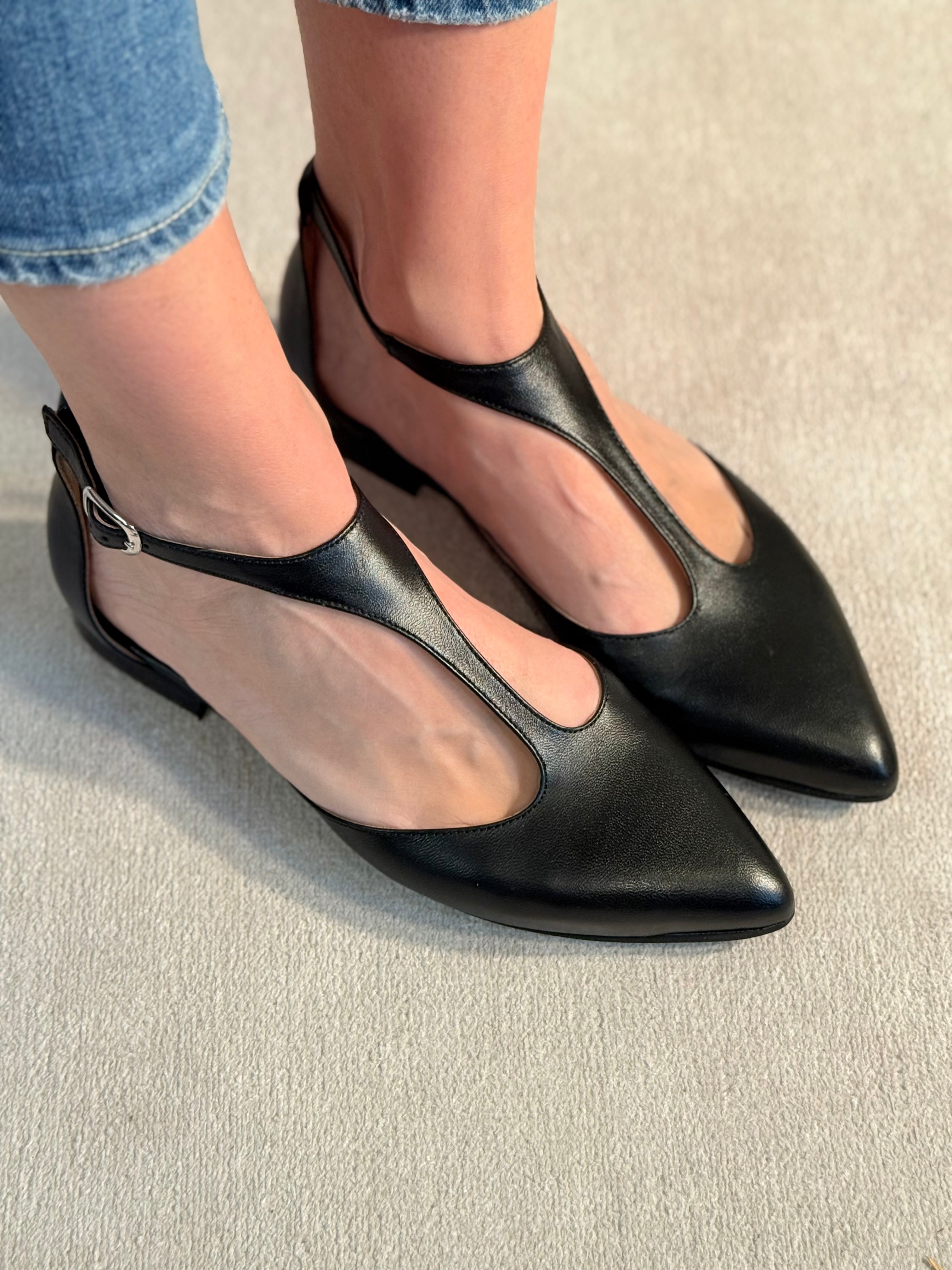 Image of Lucy Black scarpina bassa t-bar in nappa nera - tacco 2 cm artigianale marchigiana