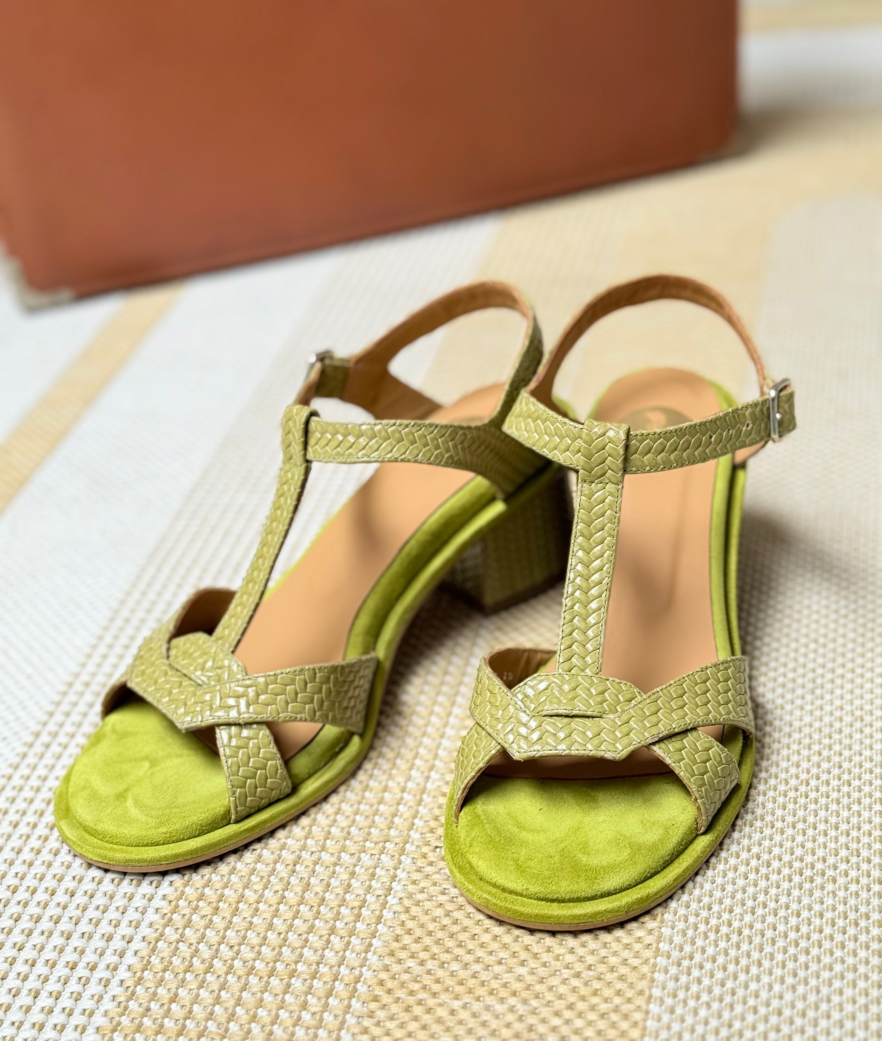 Image of Bronx Green sandalo in pelle stampata effetto intrecciato tacco 5 cm imbottito artigianale lagattaconglistivali