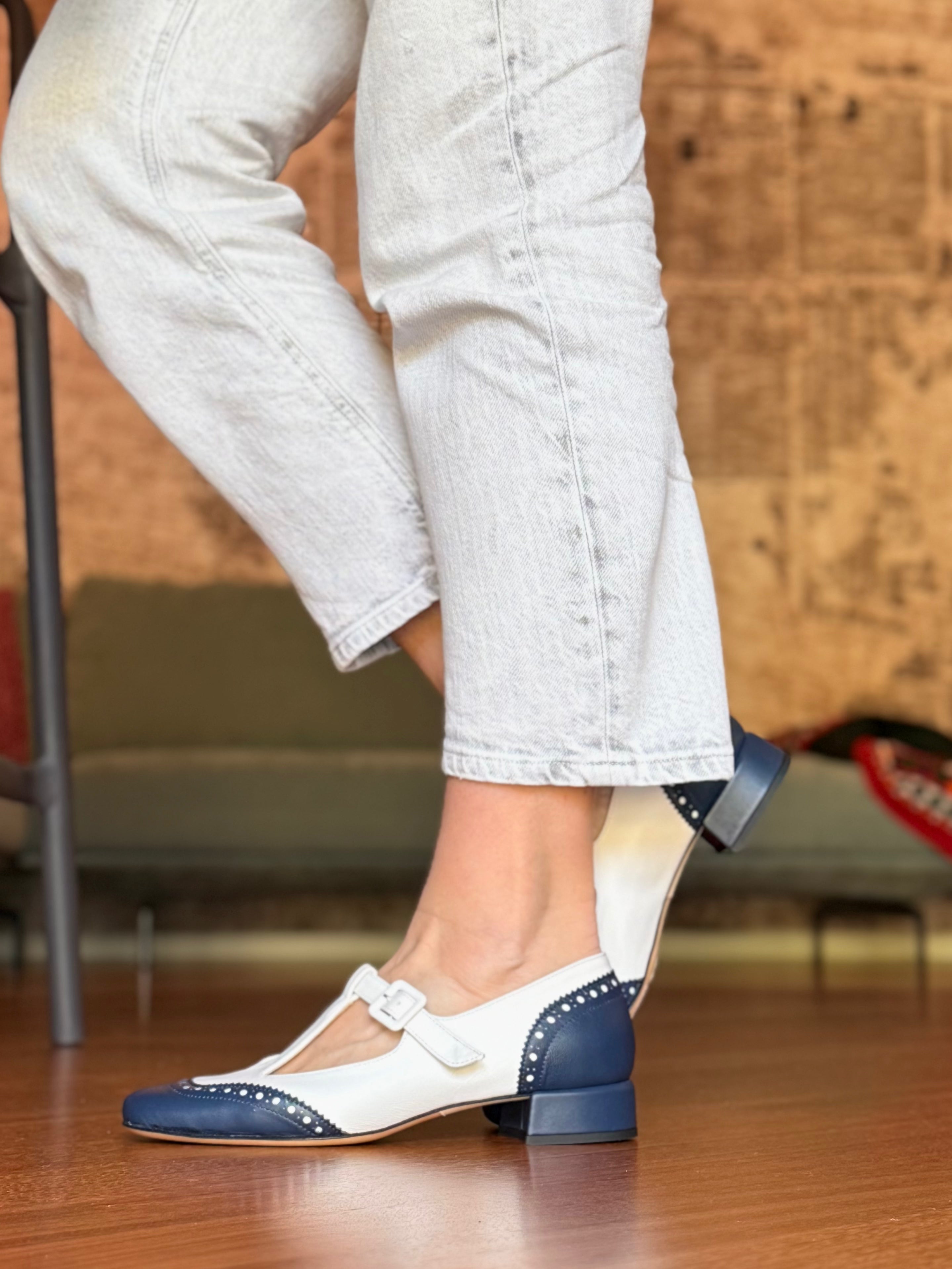 Image of Omega Navy scarpina bassa t bar in nappa blu e bianca tacco 2.5 cm artigianale marchigiana