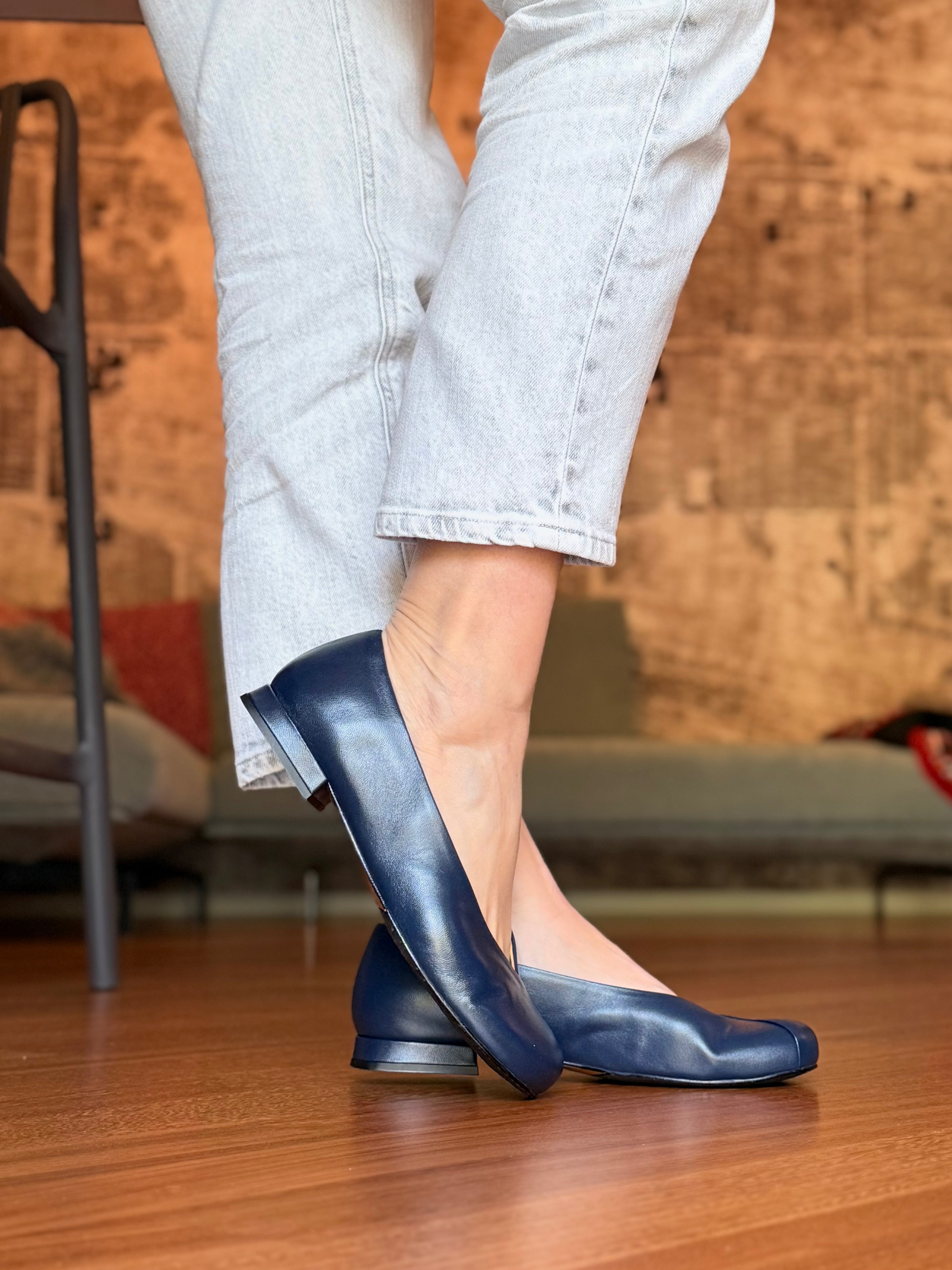 Image of Babu Navy ballerina in nappa blu tacco 1.5 artigianale