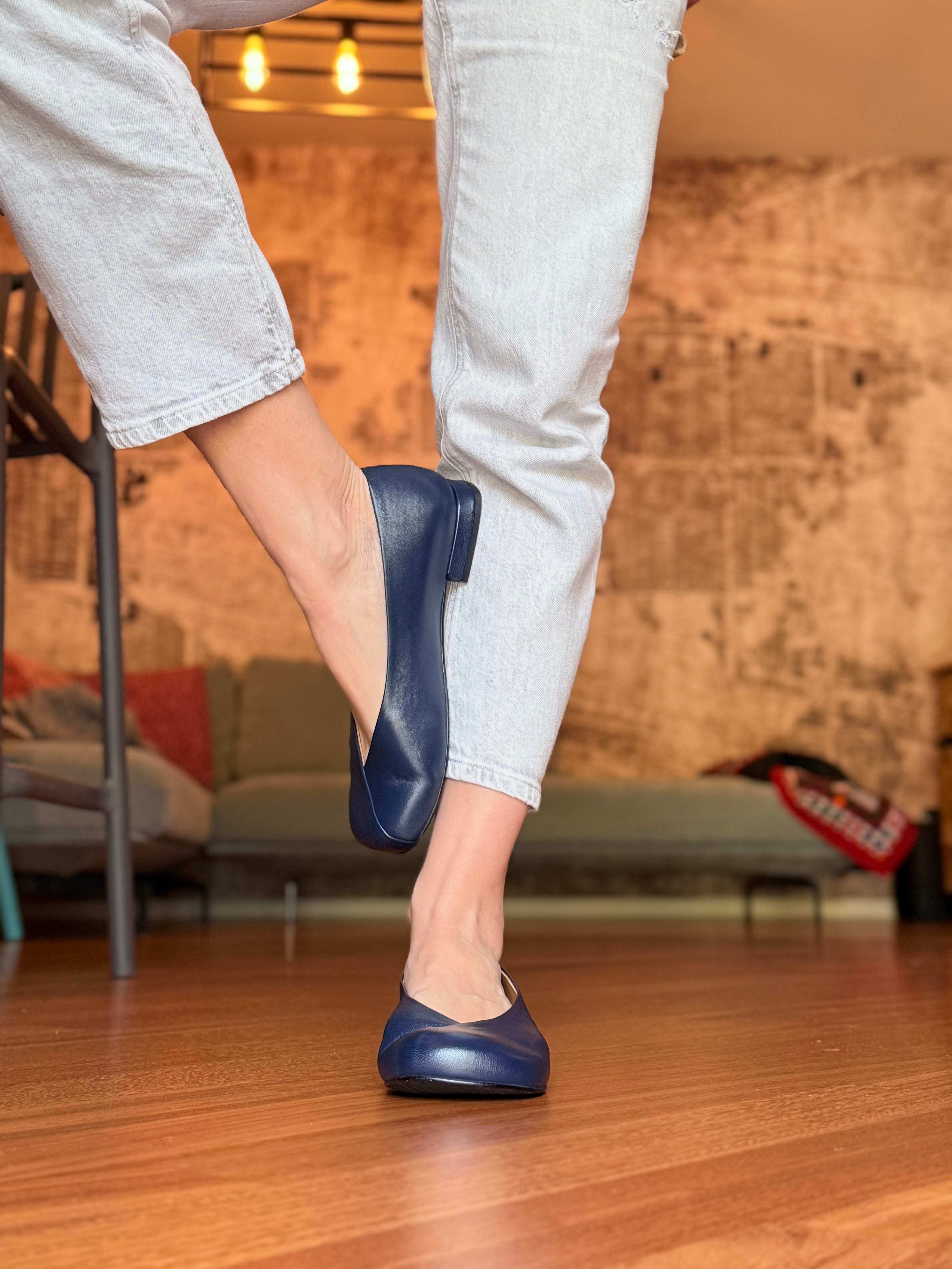 Image of Babu Navy ballerina in nappa blu tacco 1.5 artigianale