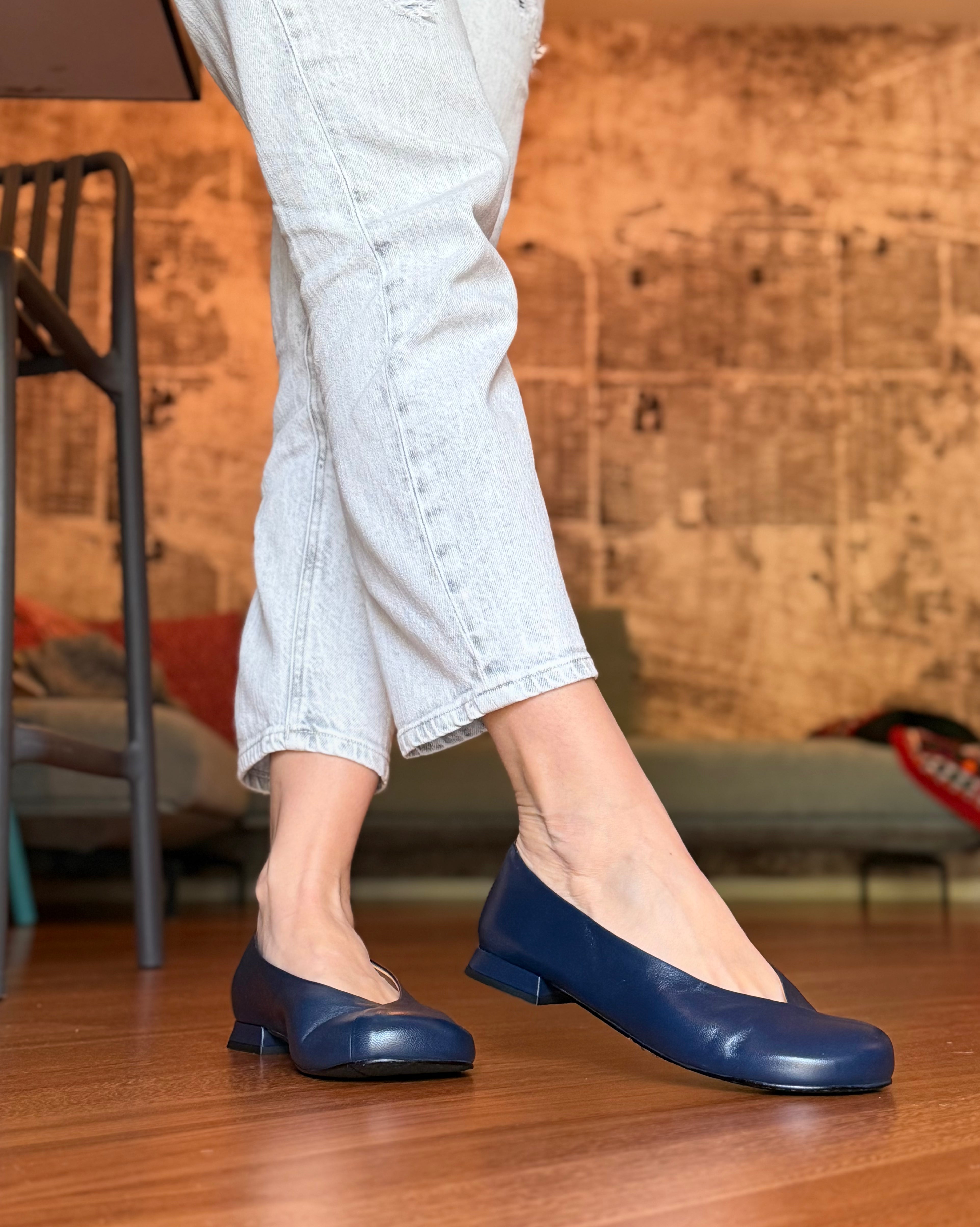 Image of Babu Navy ballerina in nappa blu tacco 1.5 artigianale