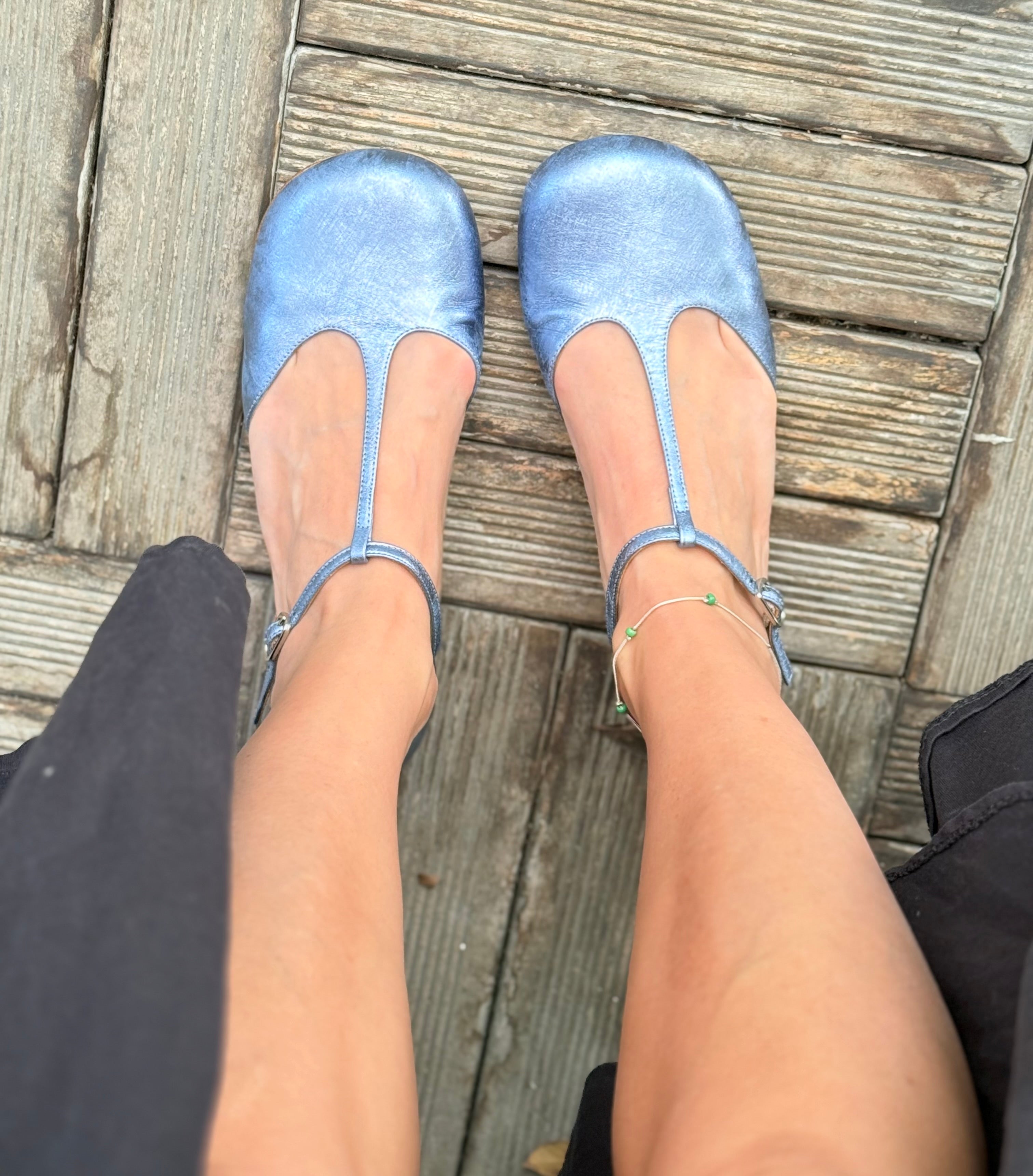 Image of Aflac Az. scarpa bassa in nappa effetto laminato azzurro tacco 1.5  t-bar lagattaconglistivali