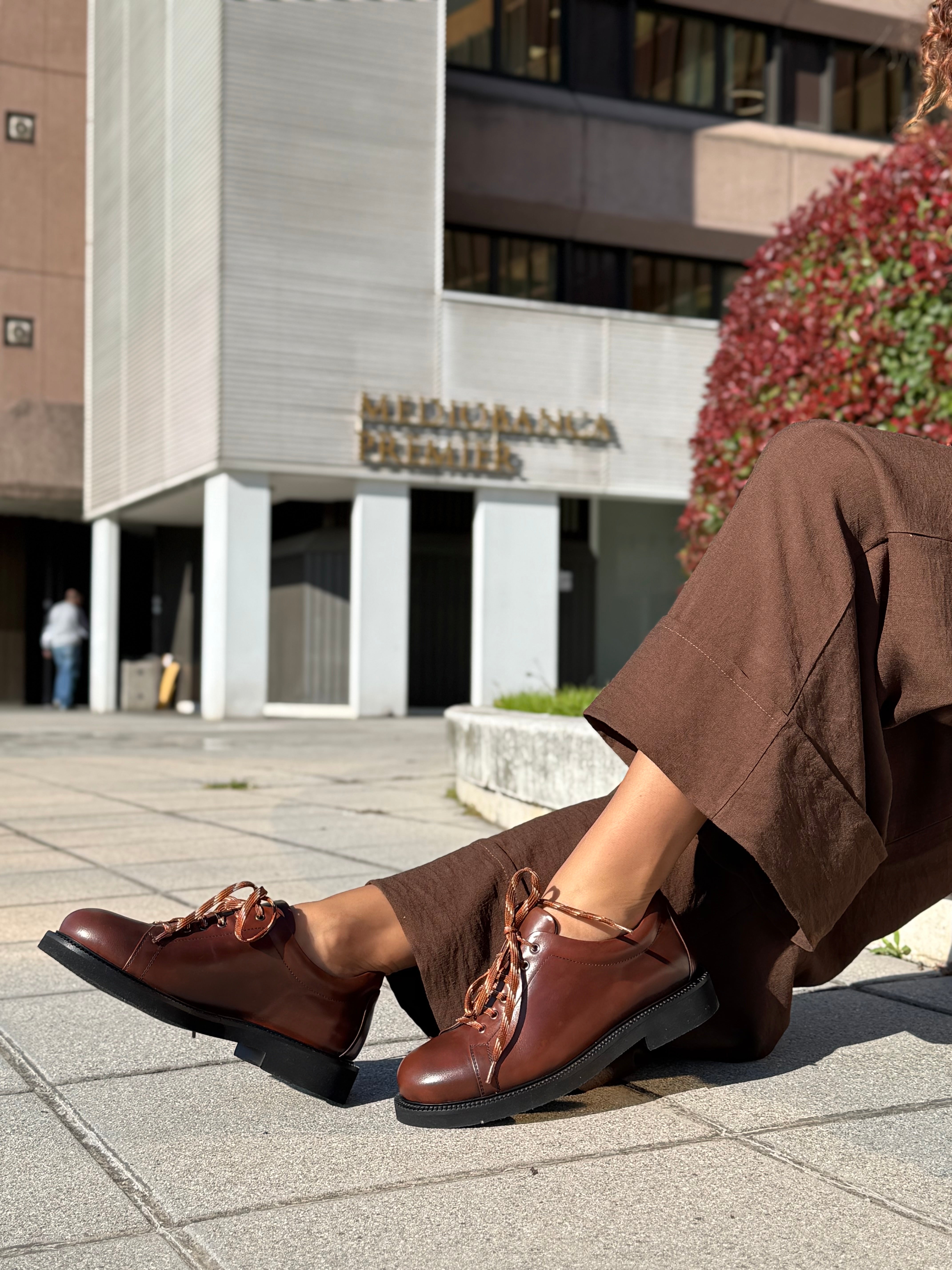 Image of Odle Brown scarpa bassa allacciata in pelle marrone artigianale marchigiana