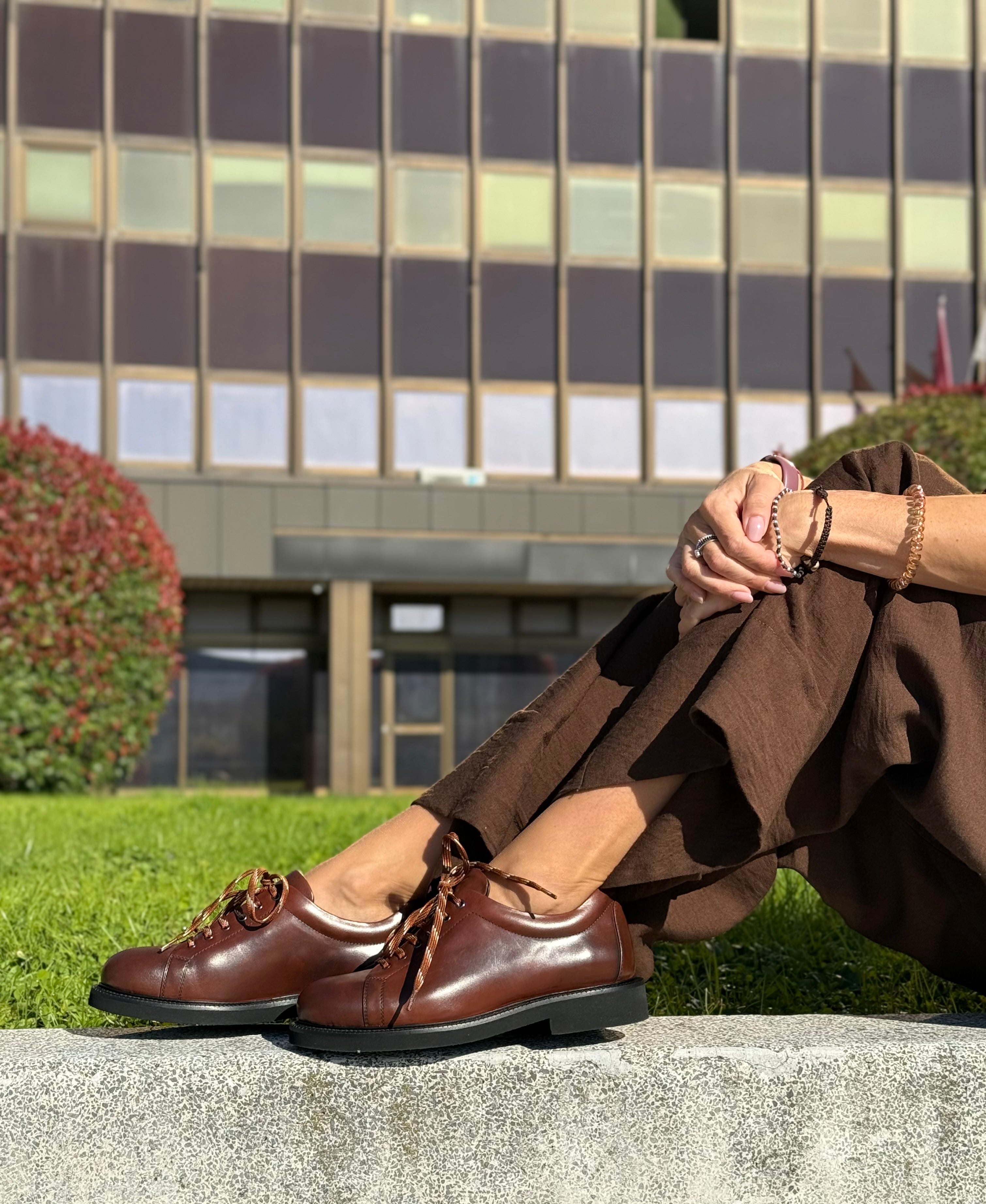 Image of Odle Brown scarpa bassa allacciata in pelle marrone artigianale marchigiana