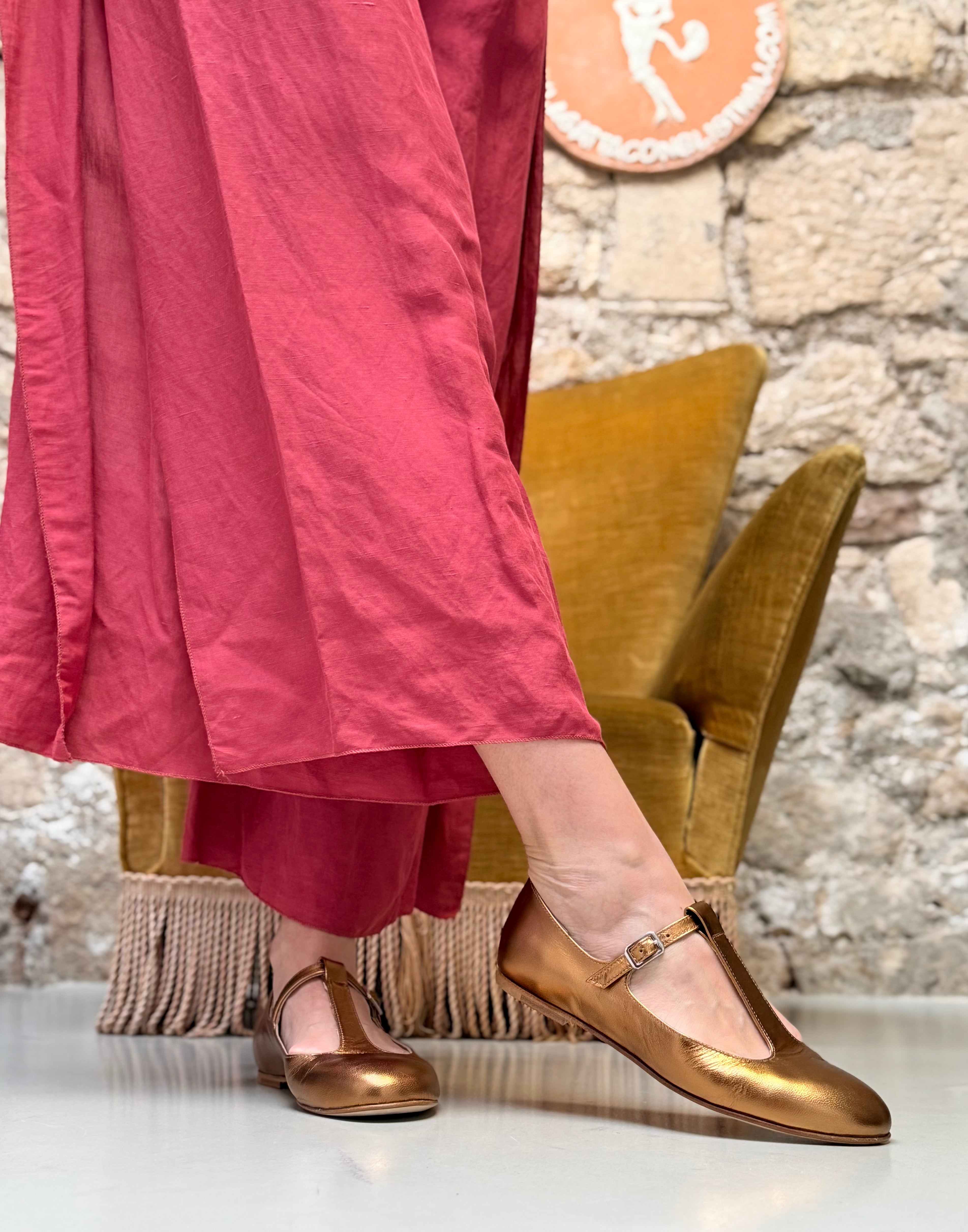 Image of Kris Rame ballerina t-bar in nappa laminata color rame/bronzo lavorazione a sacchetto artigianale marchigiana