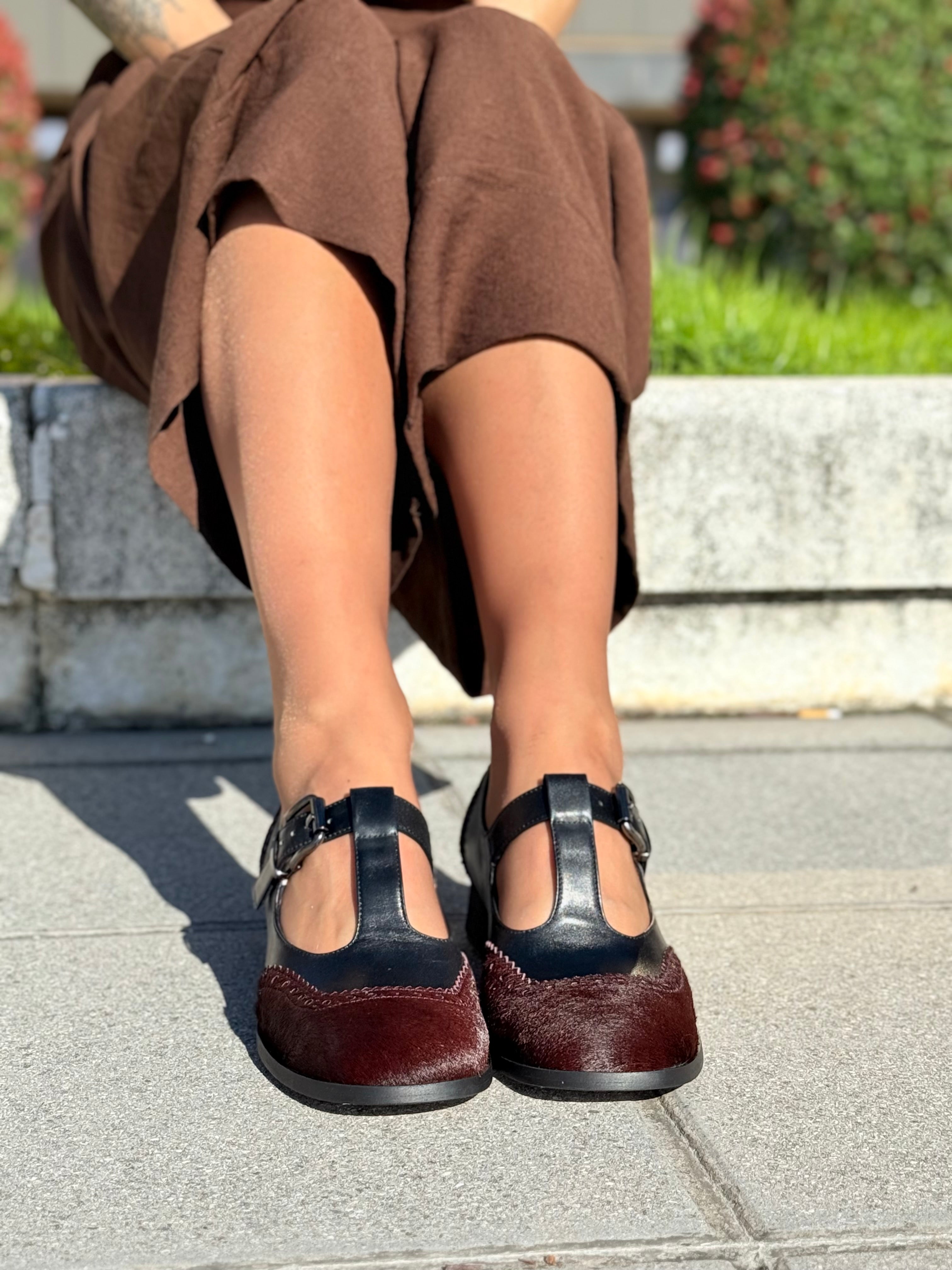 Image of Colette Pony bordò scarpina bassa t-bar in nappa nera e cavallino bordeaux tacco 4 lavorazione marchigiana