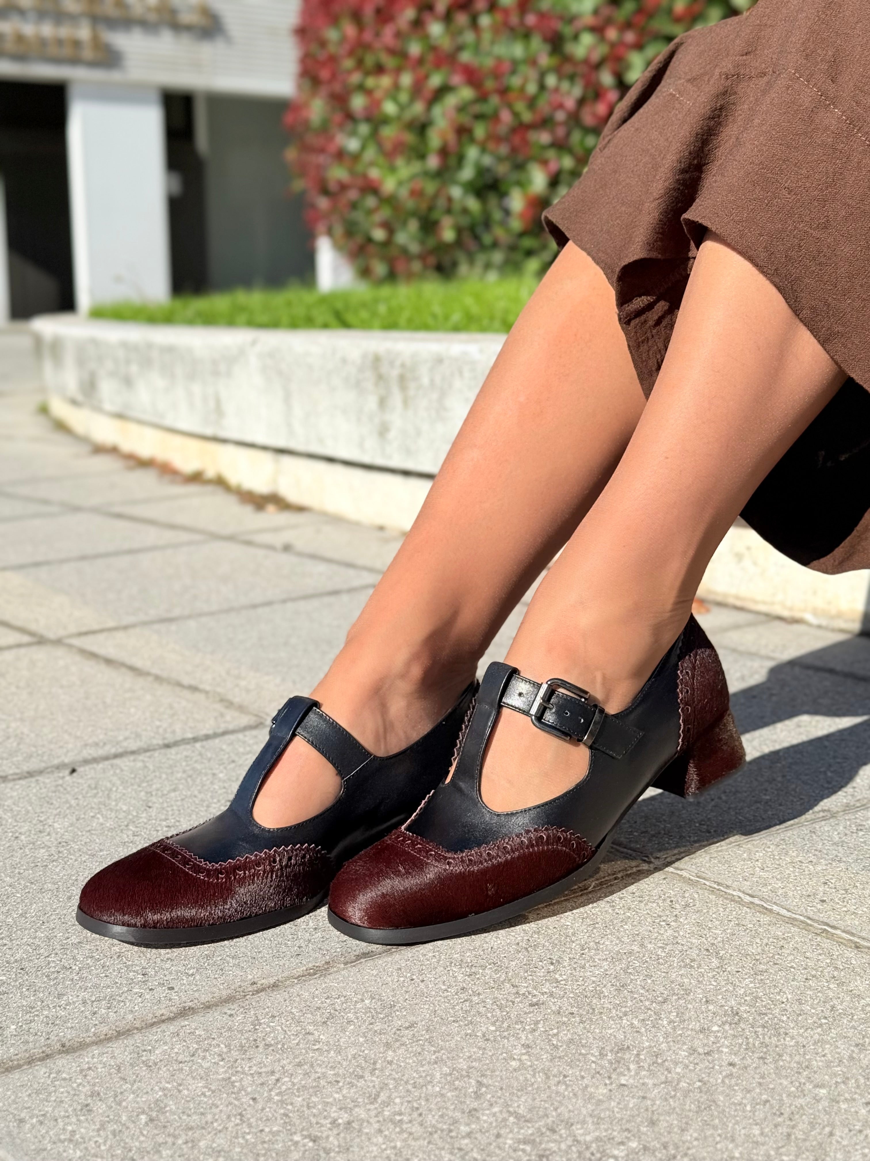 Image of Colette Pony bordò scarpina bassa t-bar in nappa nera e cavallino bordeaux tacco 4 lavorazione marchigiana