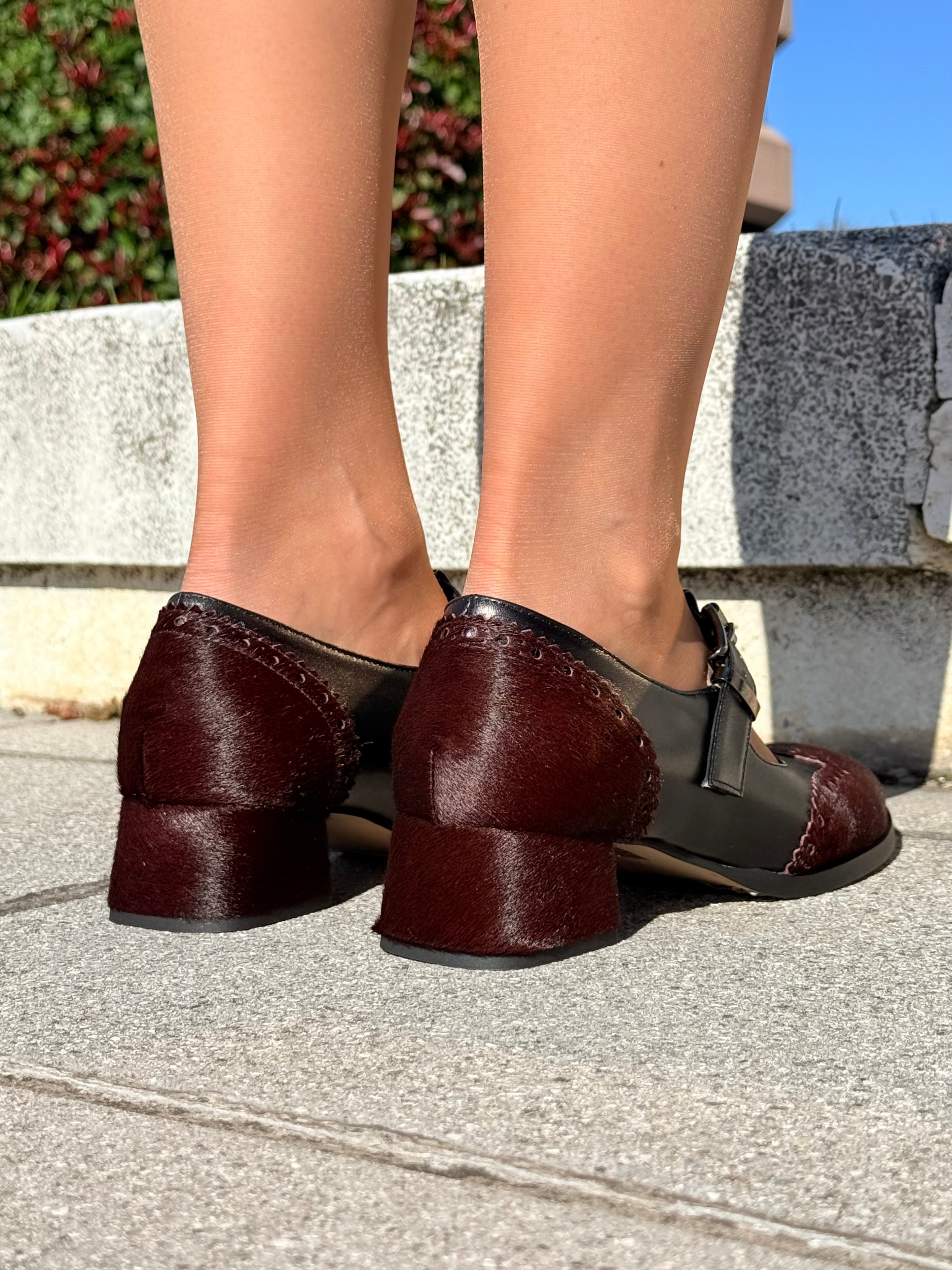 Image of Colette Pony bordò scarpina bassa t-bar in nappa nera e cavallino bordeaux tacco 4 lavorazione marchigiana