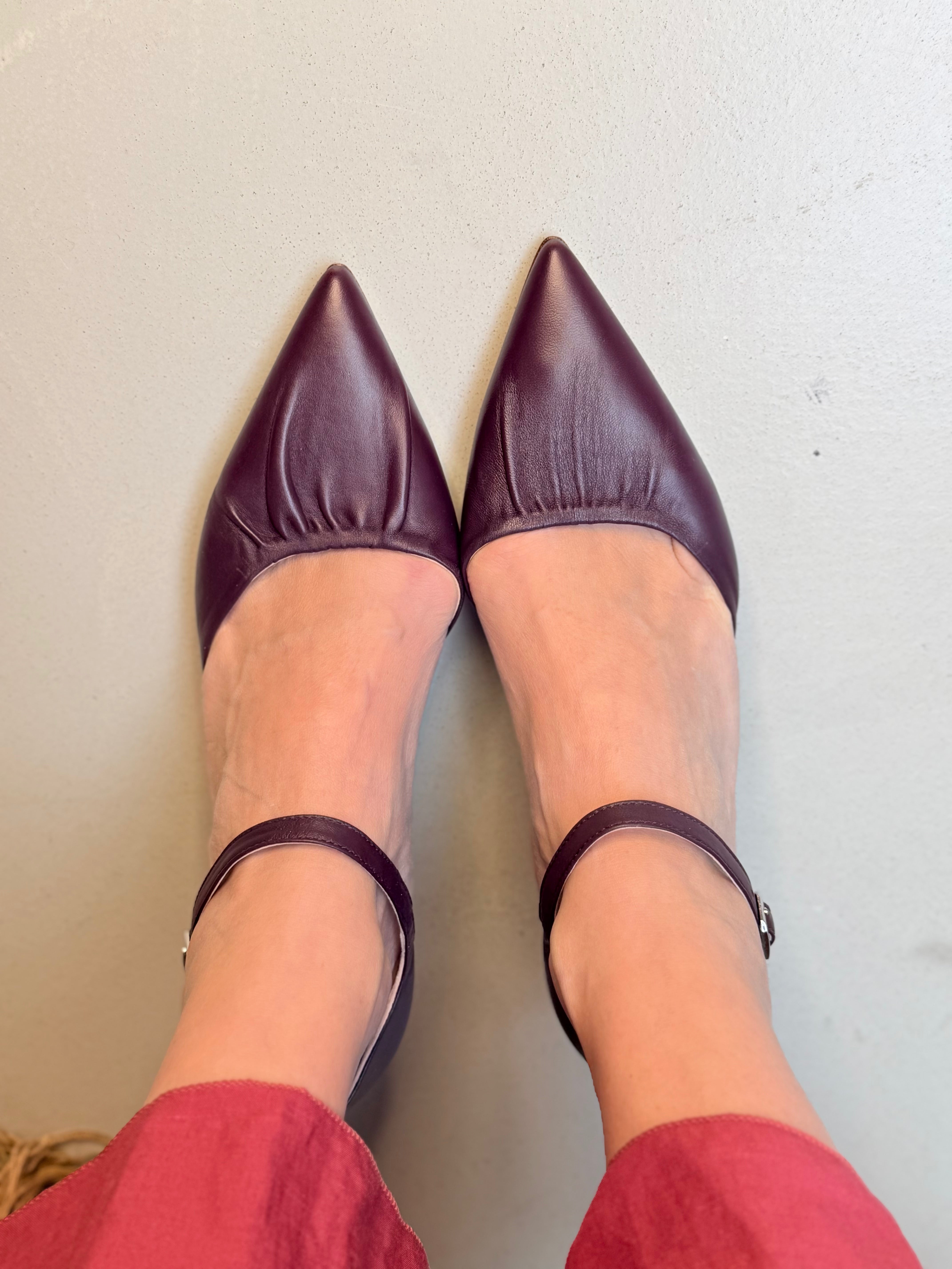 Image of Paulette Wine decolletee in nappa melanzana con cinturino tacco 6cm artigianale marchigiano