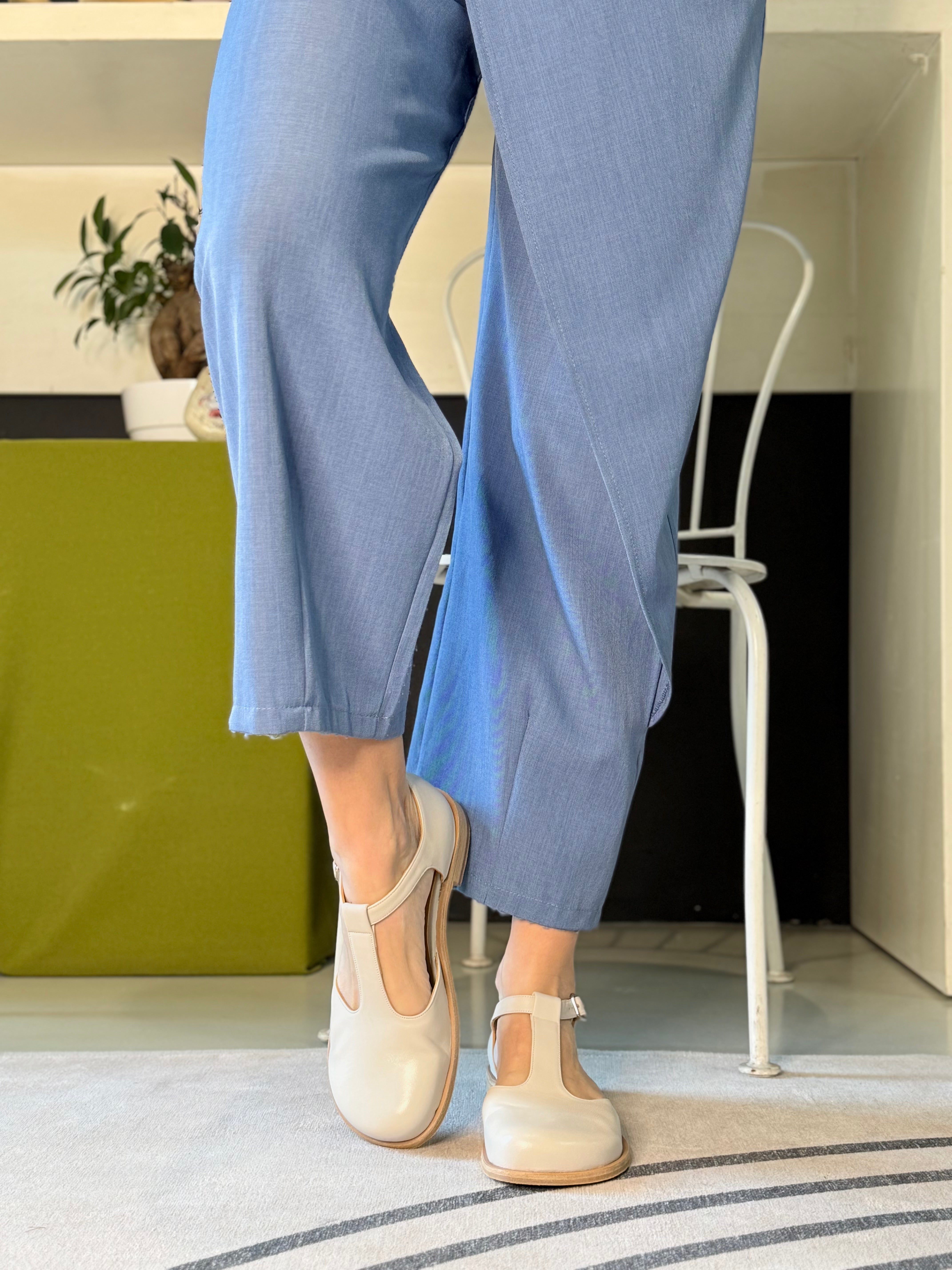 Image of Ciad Avo scarpa bassa t-bar in nappa avorio tacco 2.5 artigianale Lagattaconglistivali