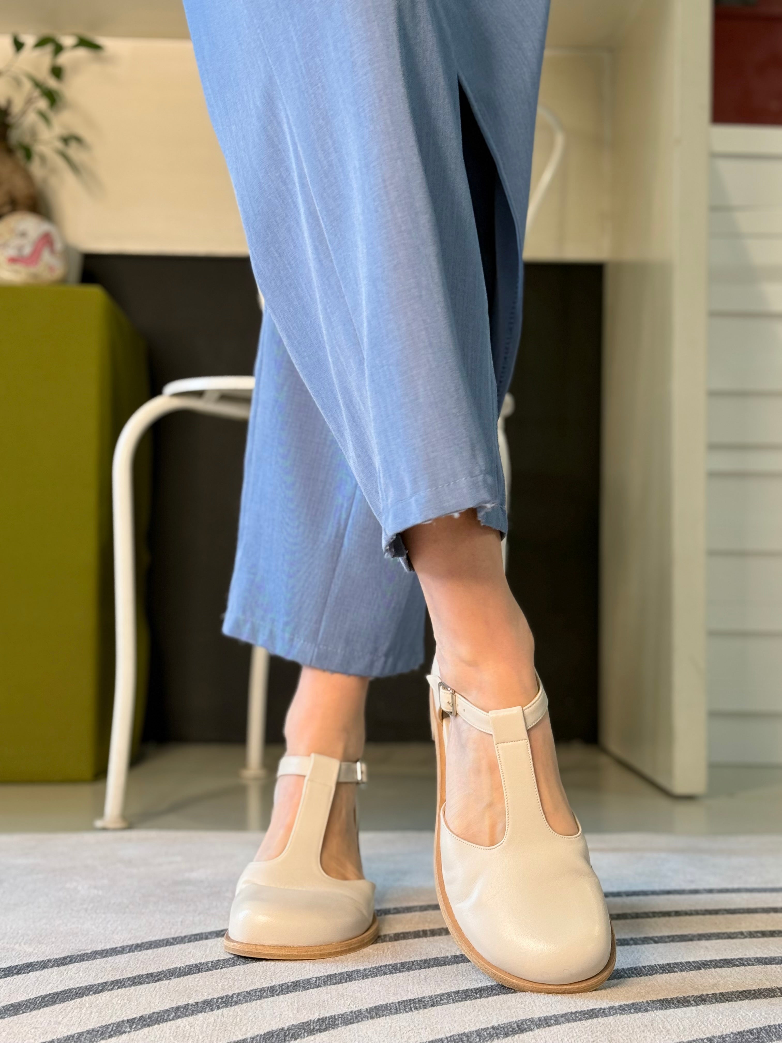 Image of Ciad Avo scarpa bassa t-bar in nappa avorio tacco 2.5 artigianale Lagattaconglistivali