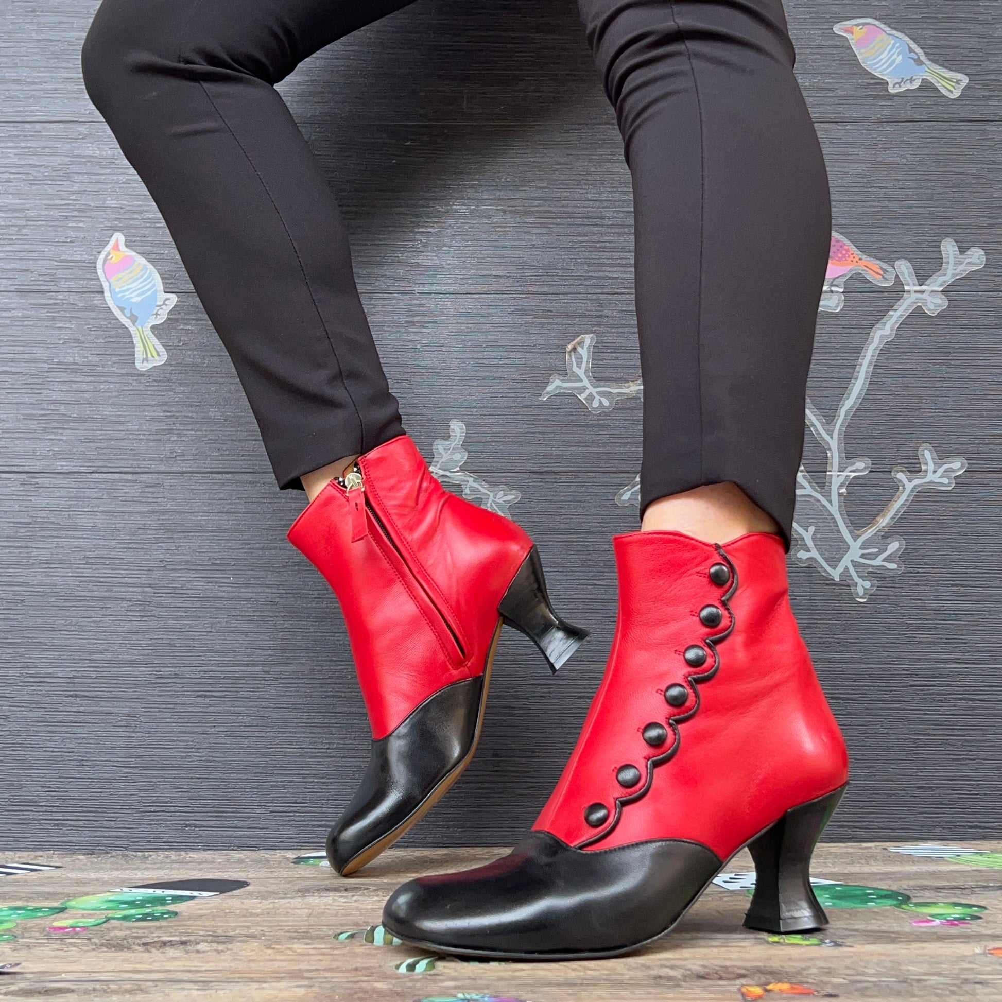 MaryPoppins Red tronchetto stile vintage in pelle nera e rossa artigianale Lagattaconglistivali