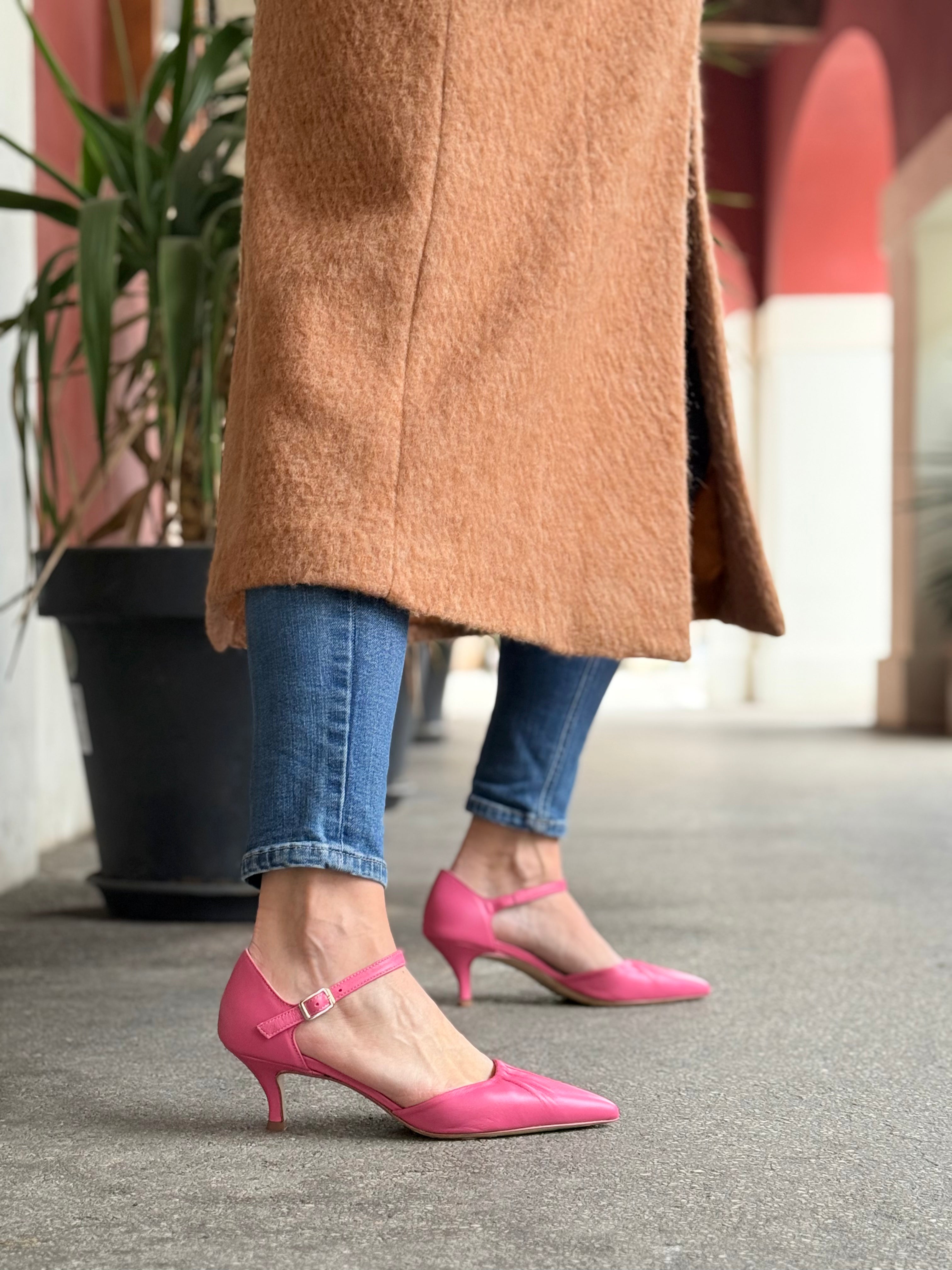 Image of Paulette Pink decollete in nappa guantino rosa con cinturino tacco 6cm artigianale marchigiano