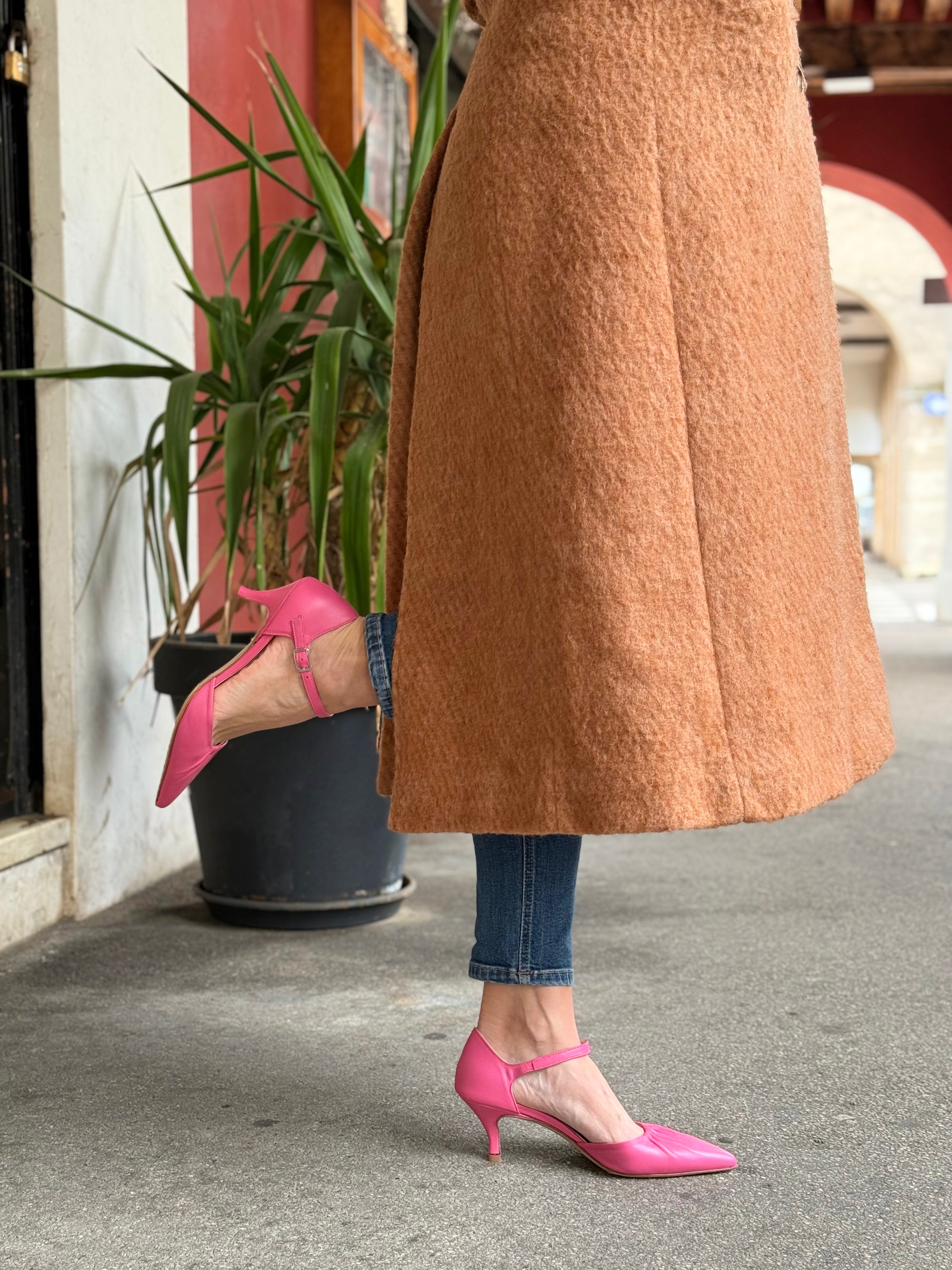 Image of Paulette Pink decollete in nappa guantino rosa con cinturino tacco 6cm artigianale marchigiano