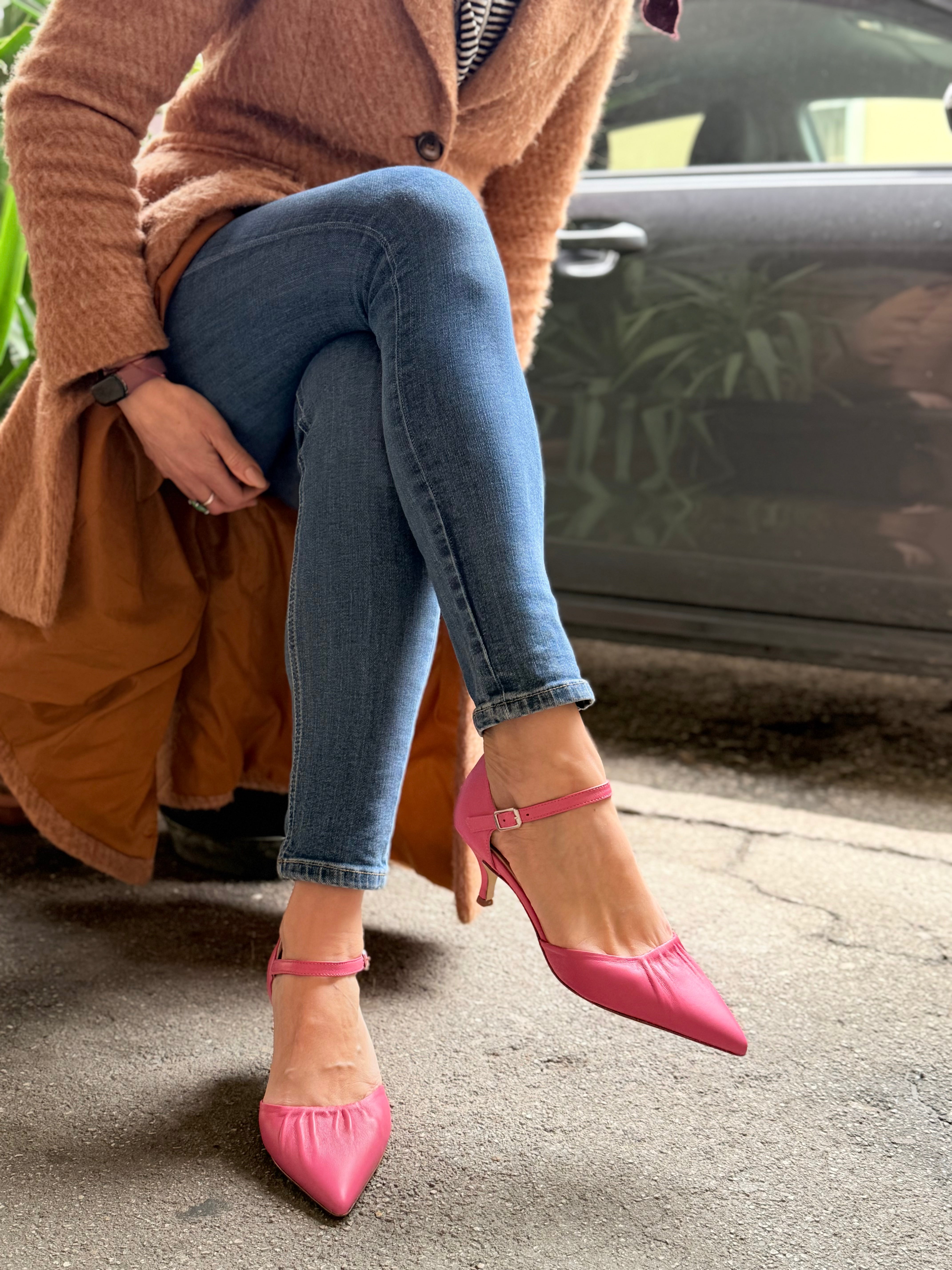 Image of Paulette Pink decollete in nappa guantino rosa con cinturino tacco 6cm artigianale marchigiano