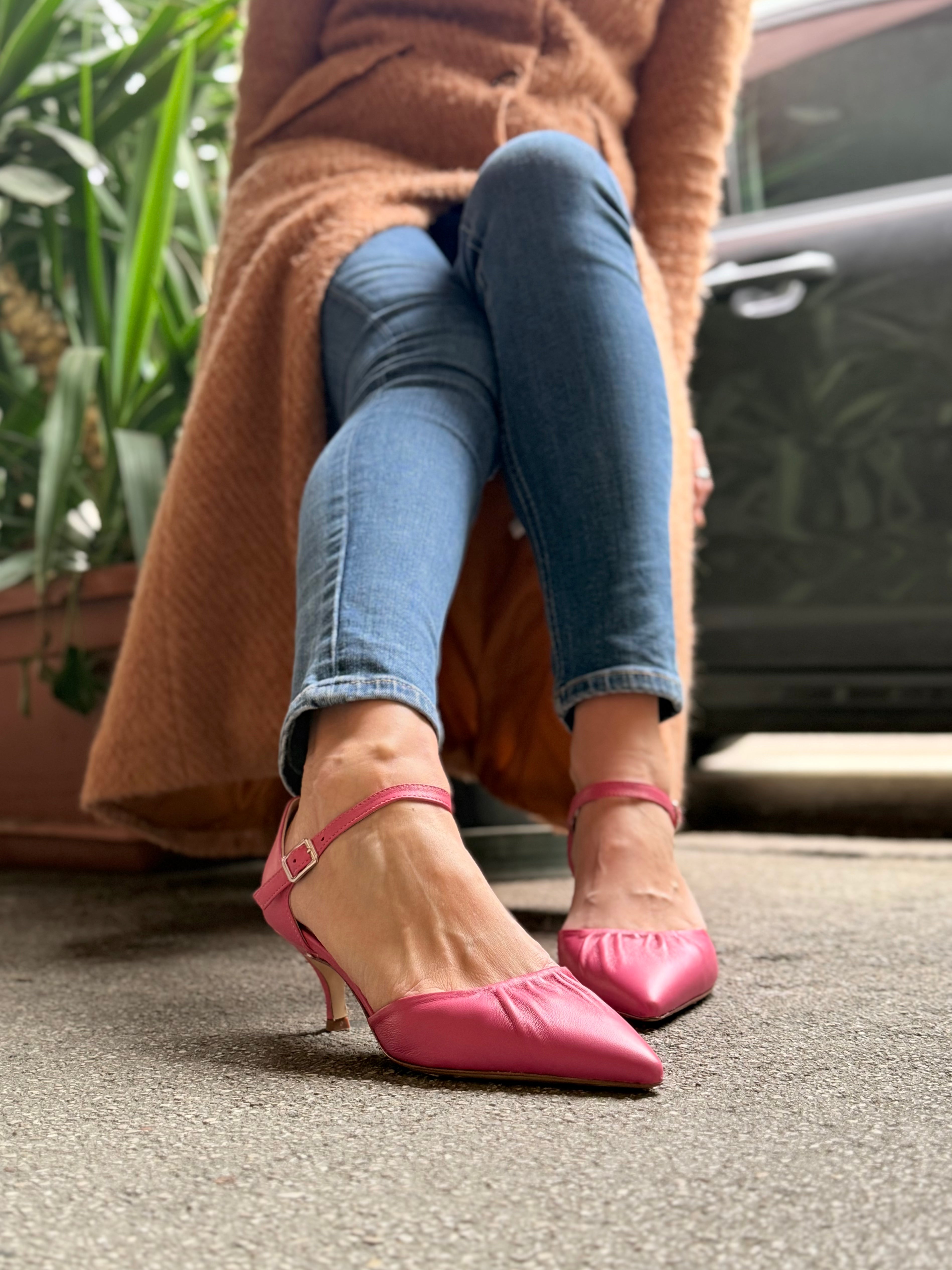 Image of Paulette Pink decollete in nappa guantino rosa con cinturino tacco 6cm artigianale marchigiano