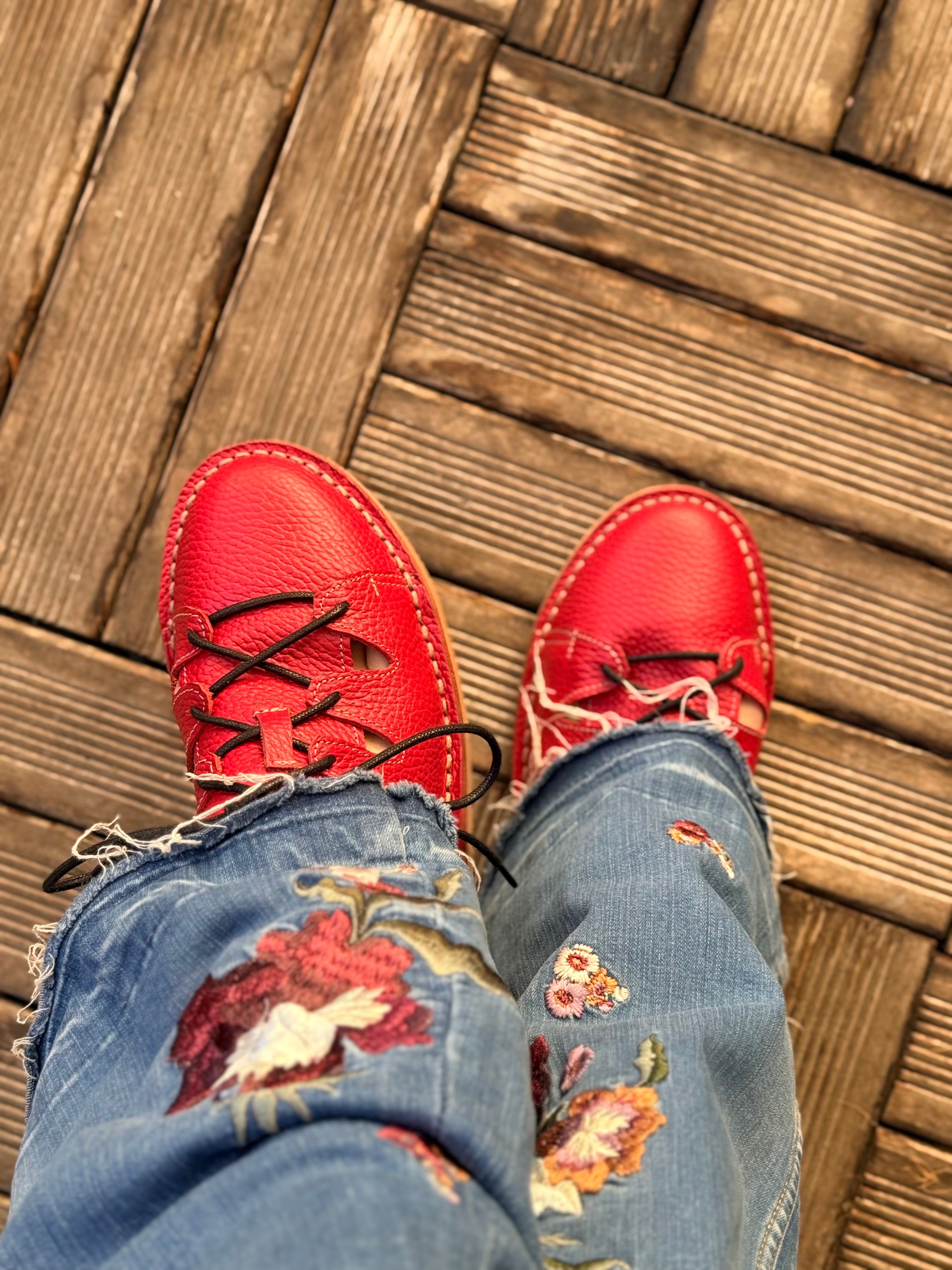 Image of Ostrega Red scarpa allacciata in pelle rossa artigianale toscana