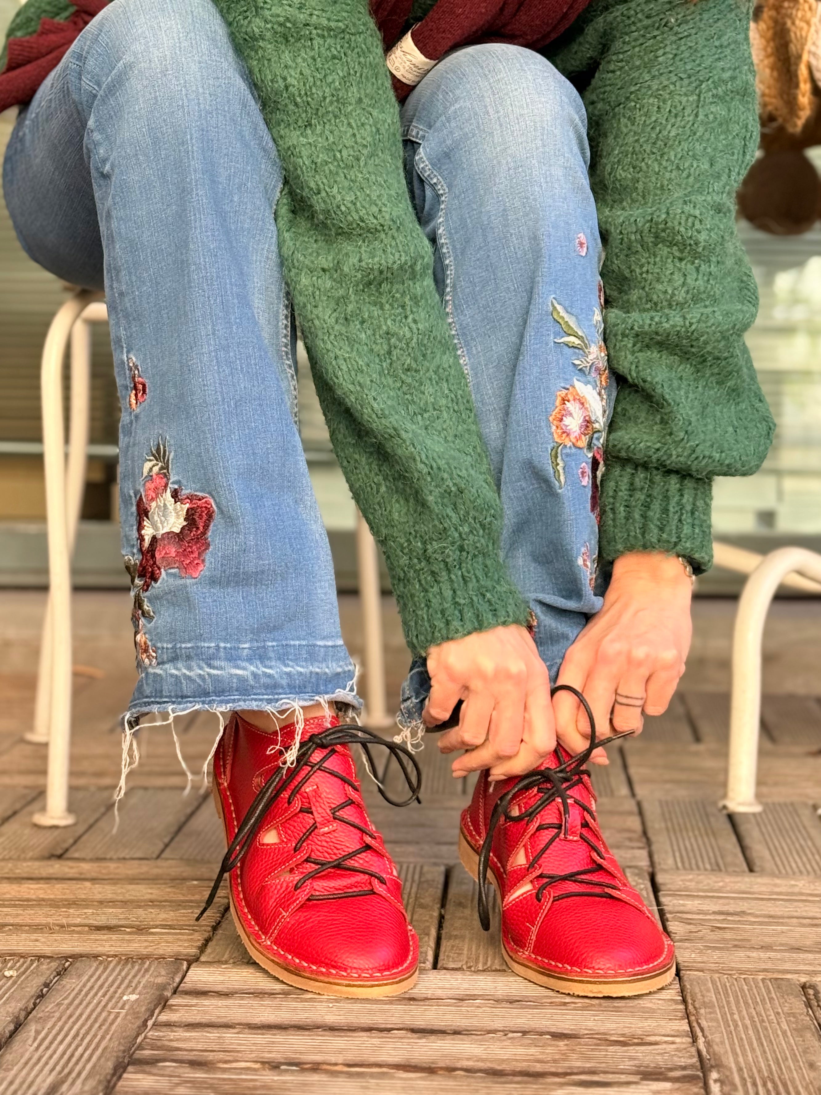 Image of Ostrega Red scarpa allacciata in pelle rossa artigianale toscana