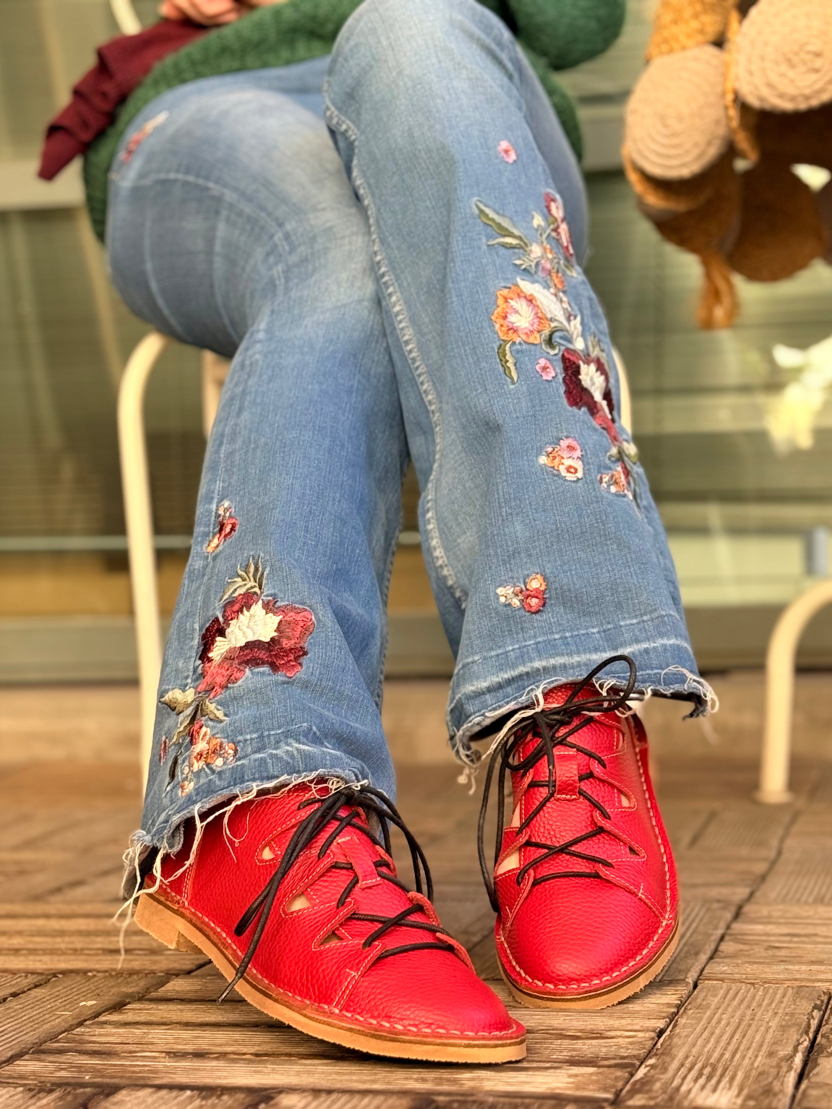 Image of Ostrega Red scarpa allacciata in pelle rossa artigianale toscana
