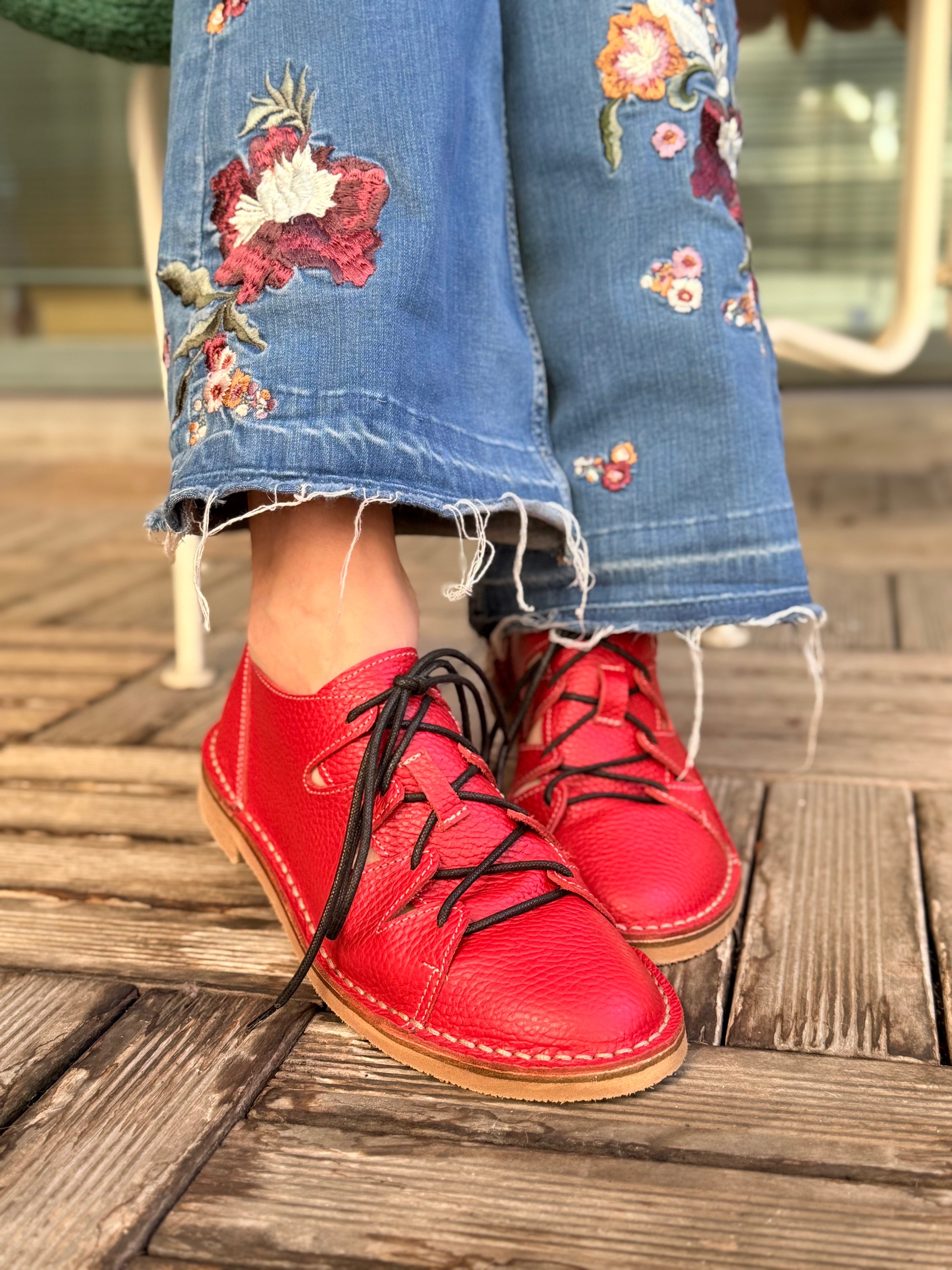 Image of Ostrega Red scarpa allacciata in pelle rossa artigianale toscana