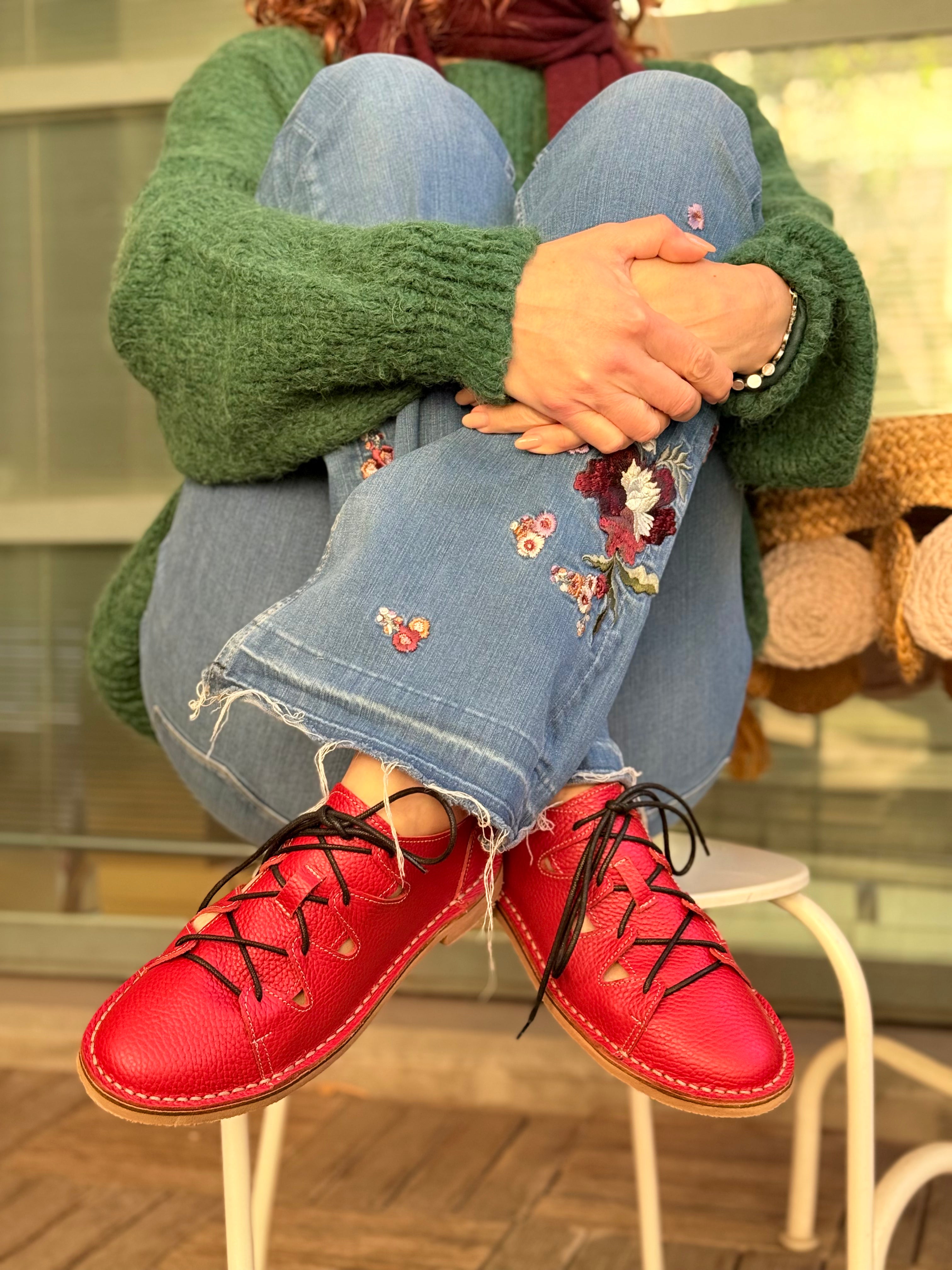 Image of Ostrega Red scarpa allacciata in pelle rossa artigianale toscana