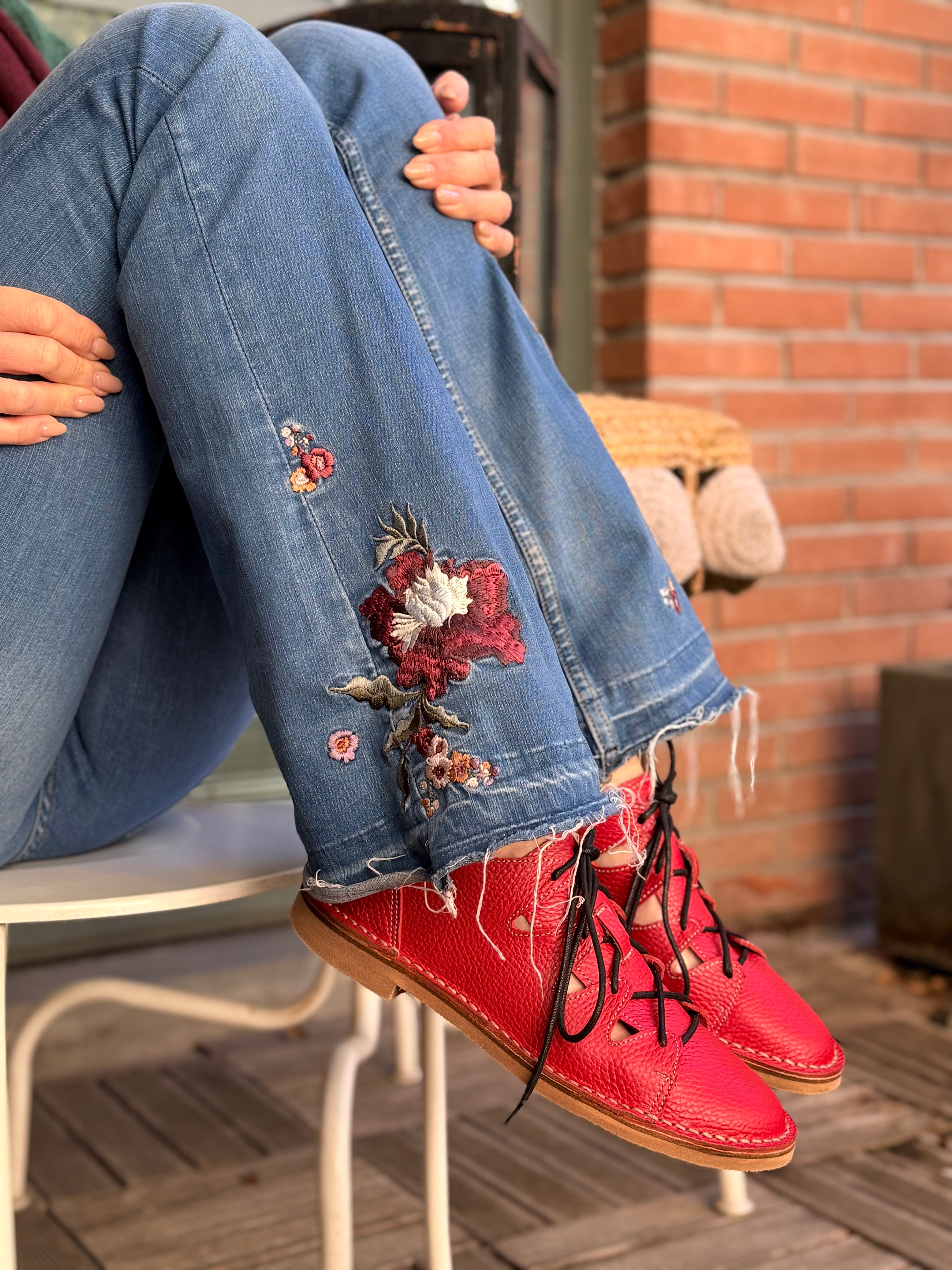 Image of Ostrega Red scarpa allacciata in pelle rossa artigianale toscana