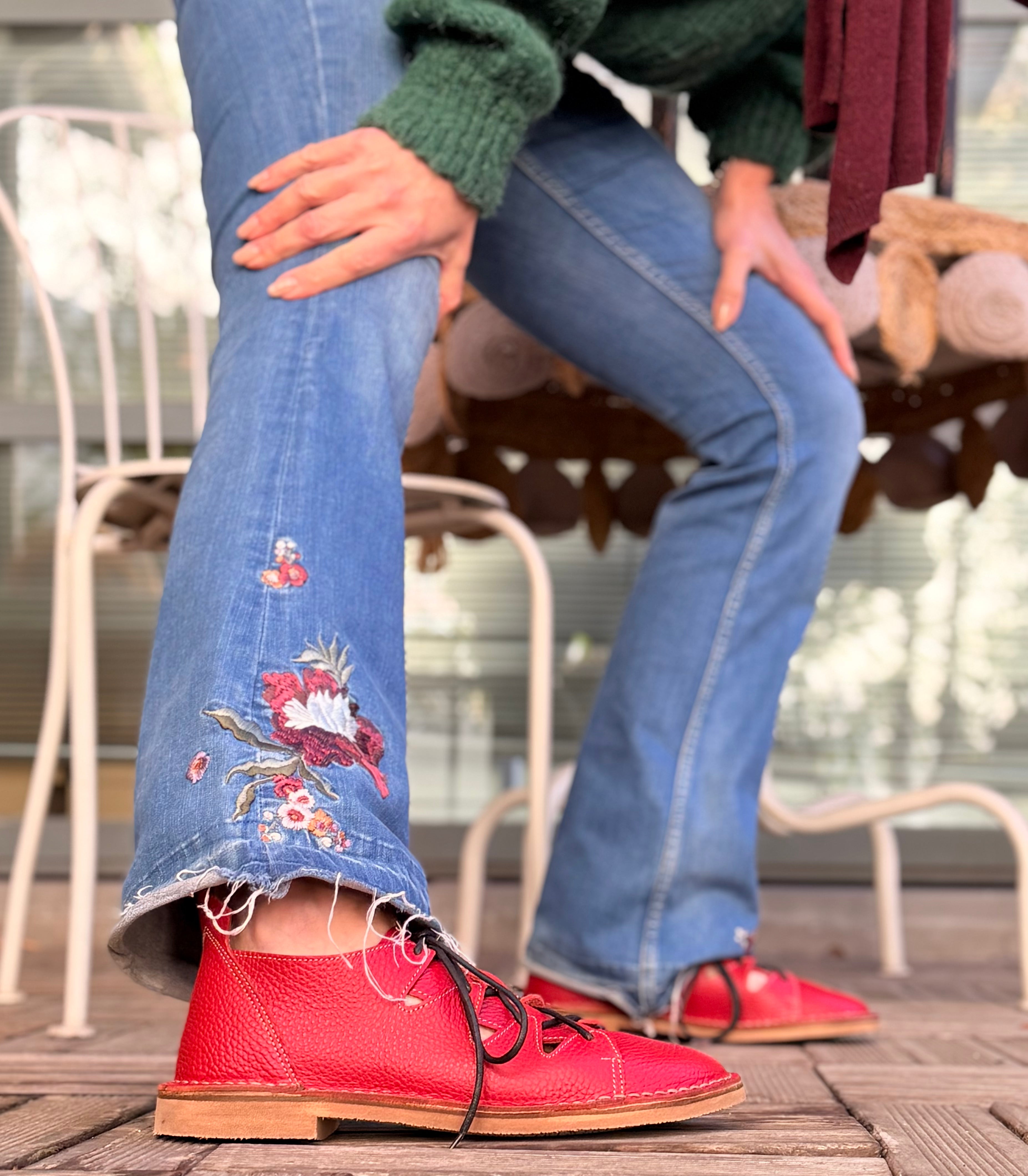 Image of Ostrega Red scarpa allacciata in pelle rossa artigianale toscana