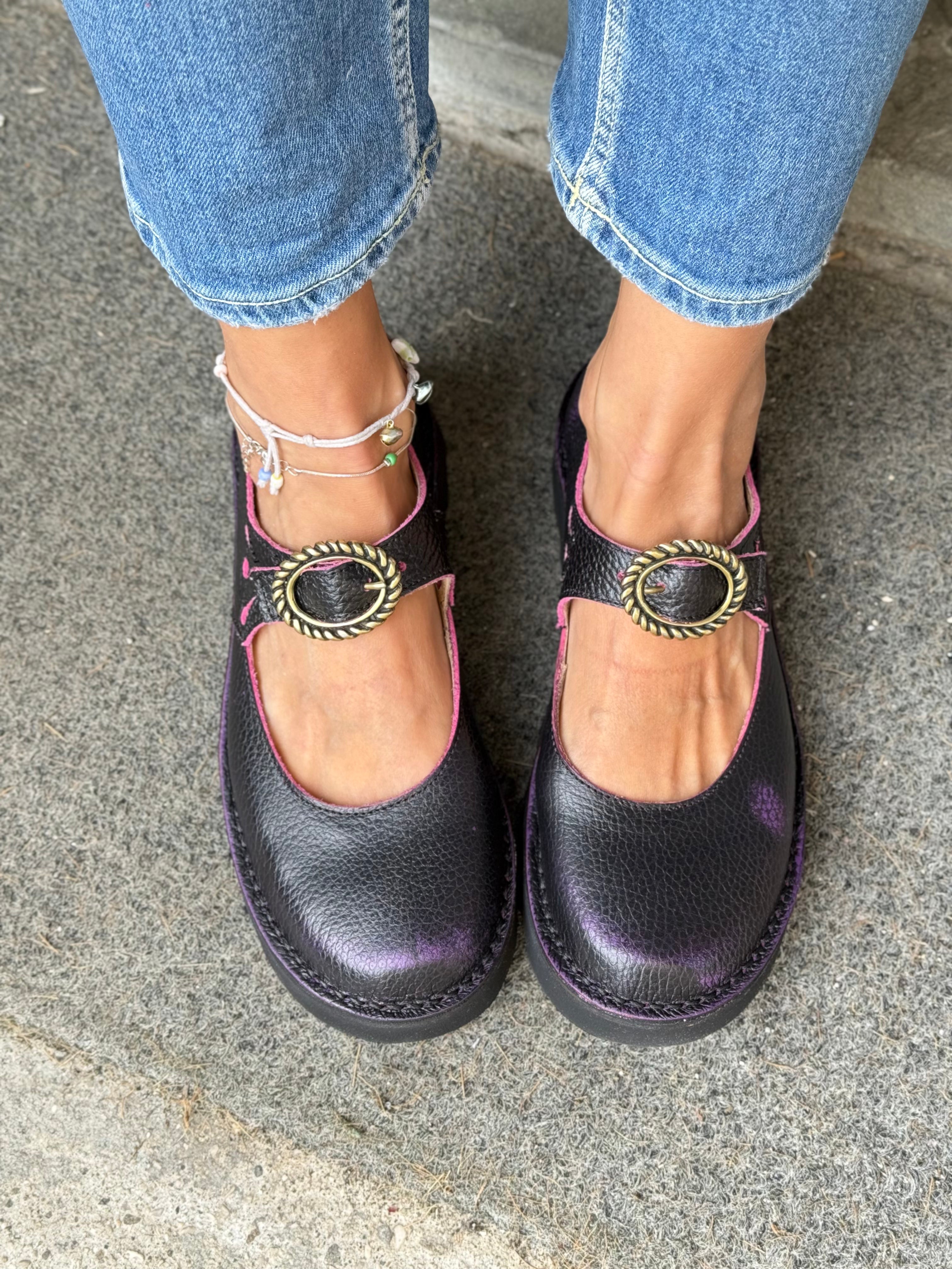 Image of Sgaia Purple scarpa bassa in pelle viola e suola in vibram artigianale toscana