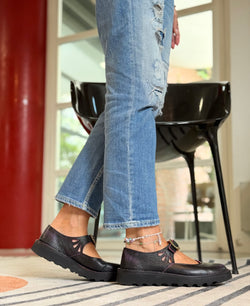 Image of Sgaia Purple scarpa bassa in pelle viola e suola in vibram artigianale toscana