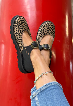 Image of Sgaia Pony Black scarpa bassa in cavallino e pelle suola vibram artigianale toscana