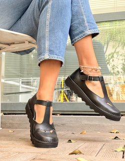 Image of Ciacola Black bebe con occhietti in pelle nera artigianale toscana